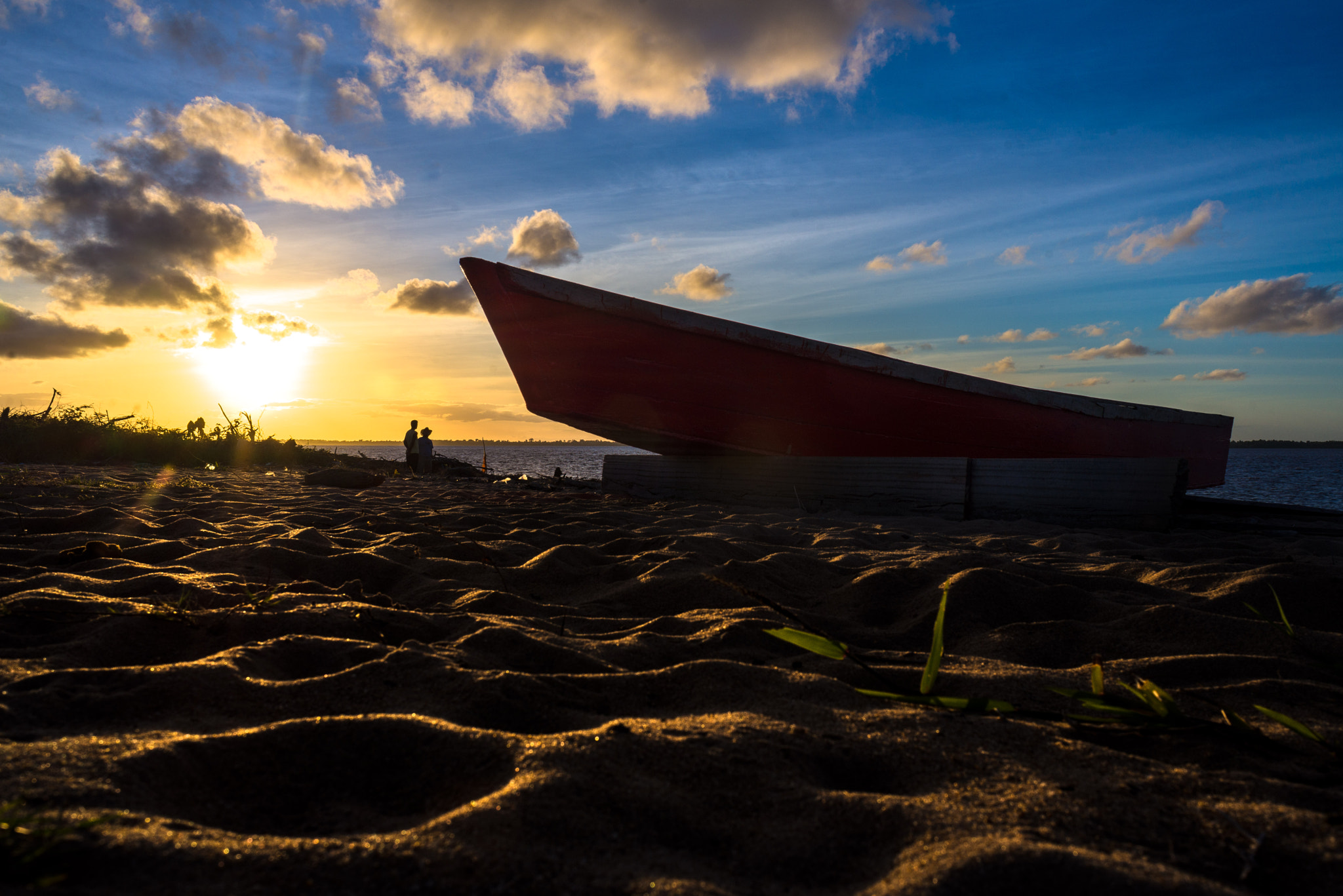 Nikon D610 + Nikon AF Nikkor 28mm F2.8D sample photo. Boat on the essequibo bank photography