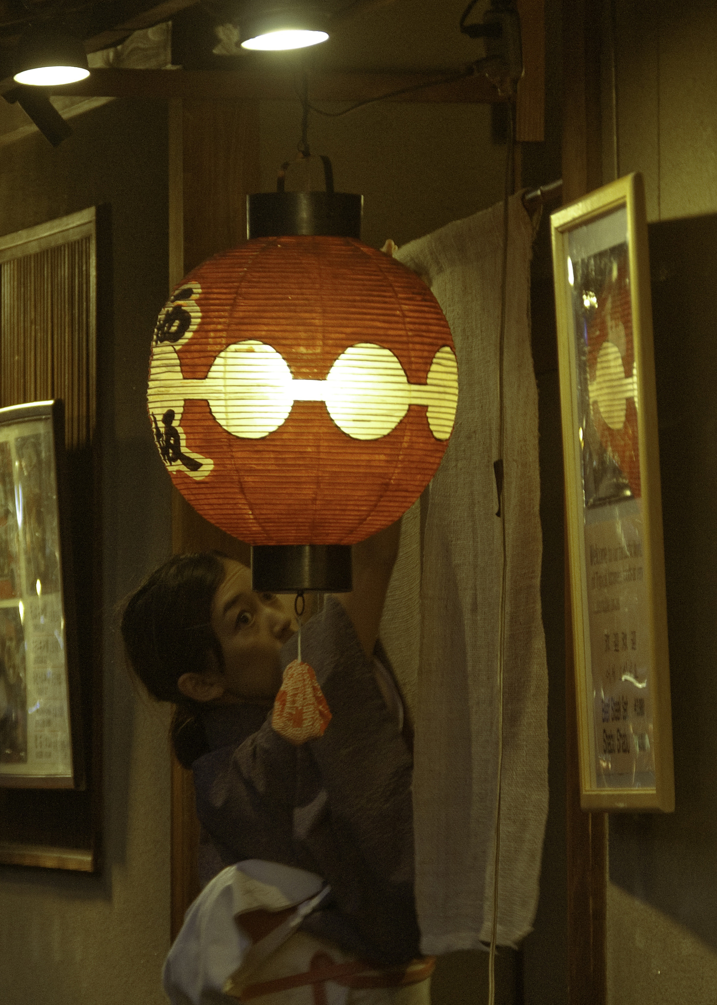 Canon EOS 400D (EOS Digital Rebel XTi / EOS Kiss Digital X) sample photo. Gion: ready for opening photography