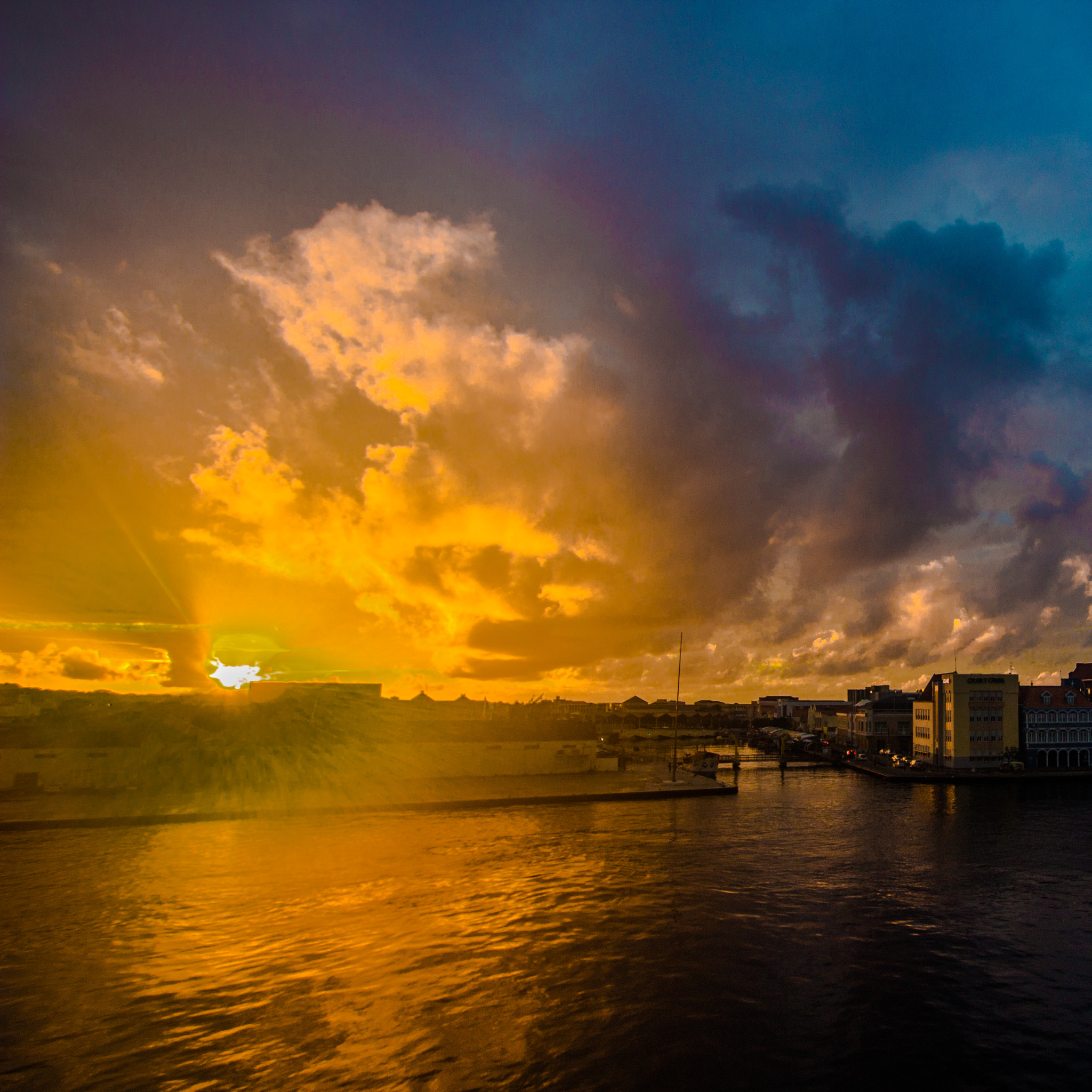 Canon EF-S 10-22mm F3.5-4.5 USM sample photo. Where the dawn comes up like thunder photography