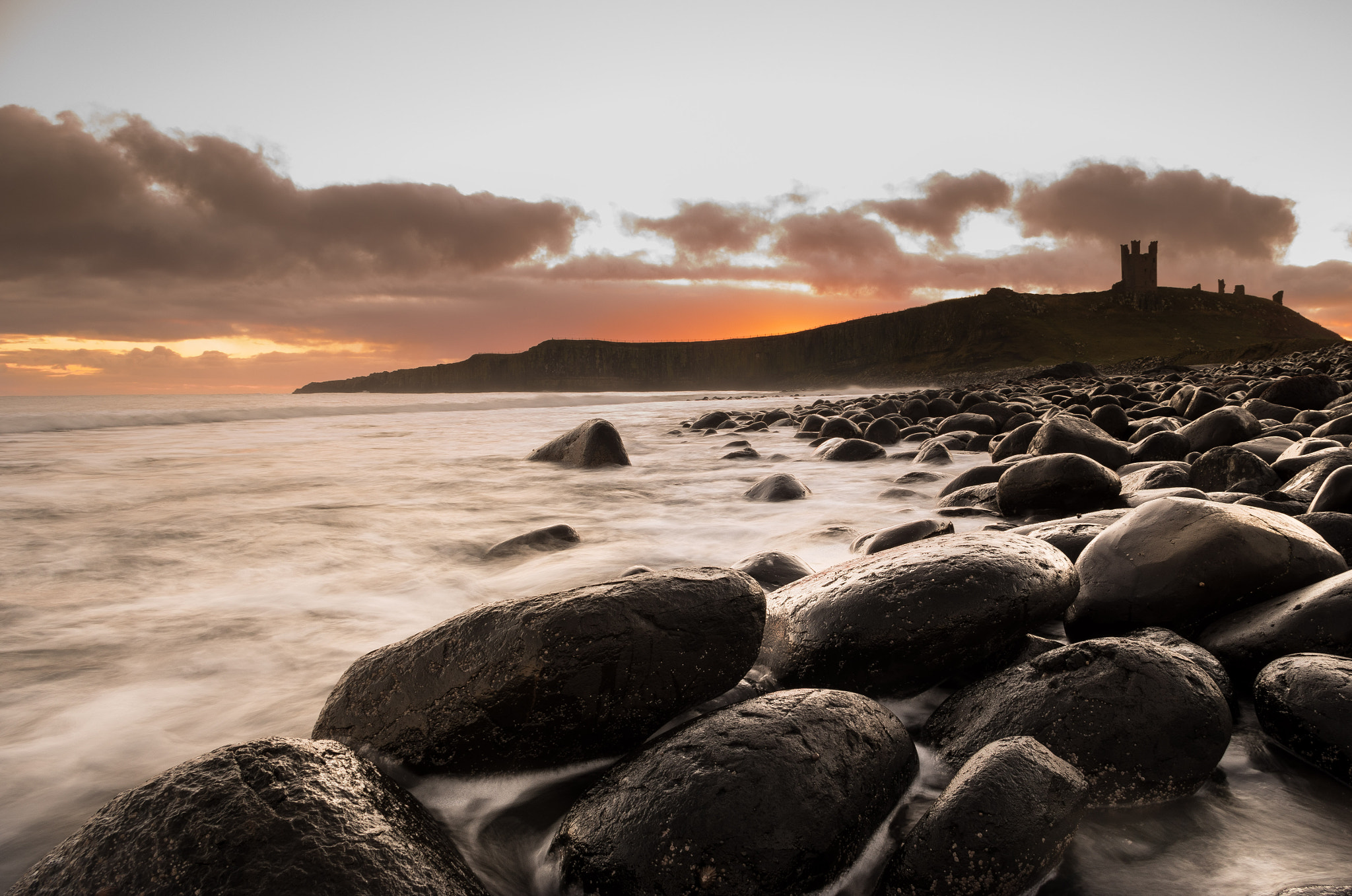 Samsung/Schneider D-XENON 18-55mm F3.5-5.6 sample photo. Dunstanburgh castle. photography