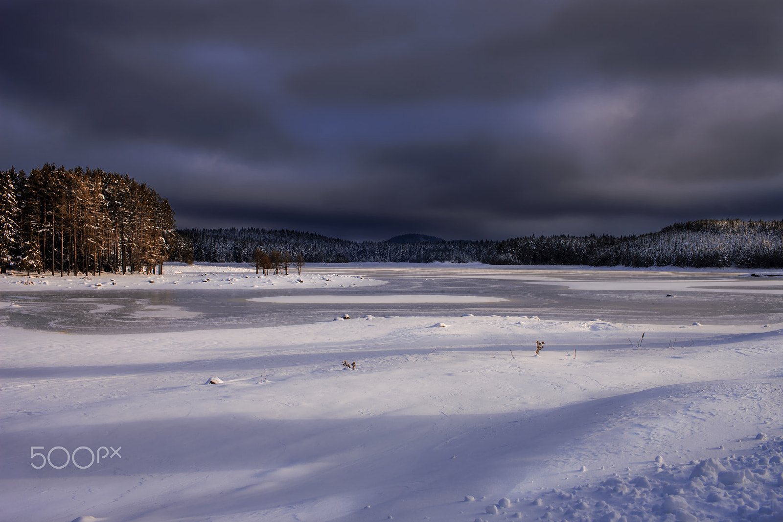 Canon EF 35mm F1.4L USM sample photo. Sunlight in stormy winter day photography
