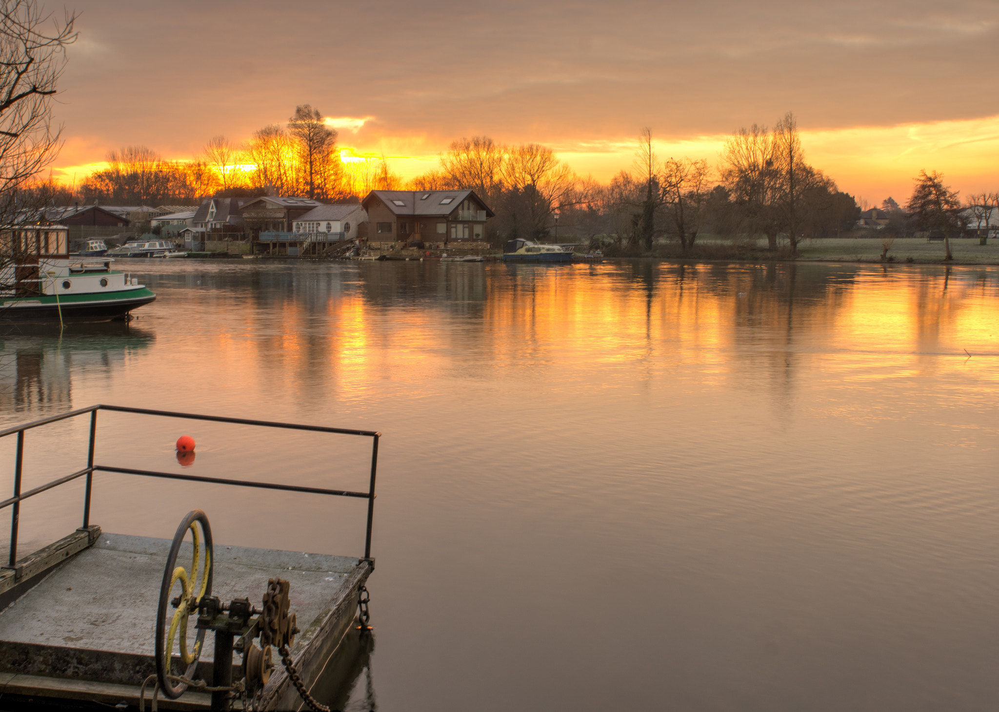 Sony SLT-A55 (SLT-A55V) sample photo. Dawn across the thames photography