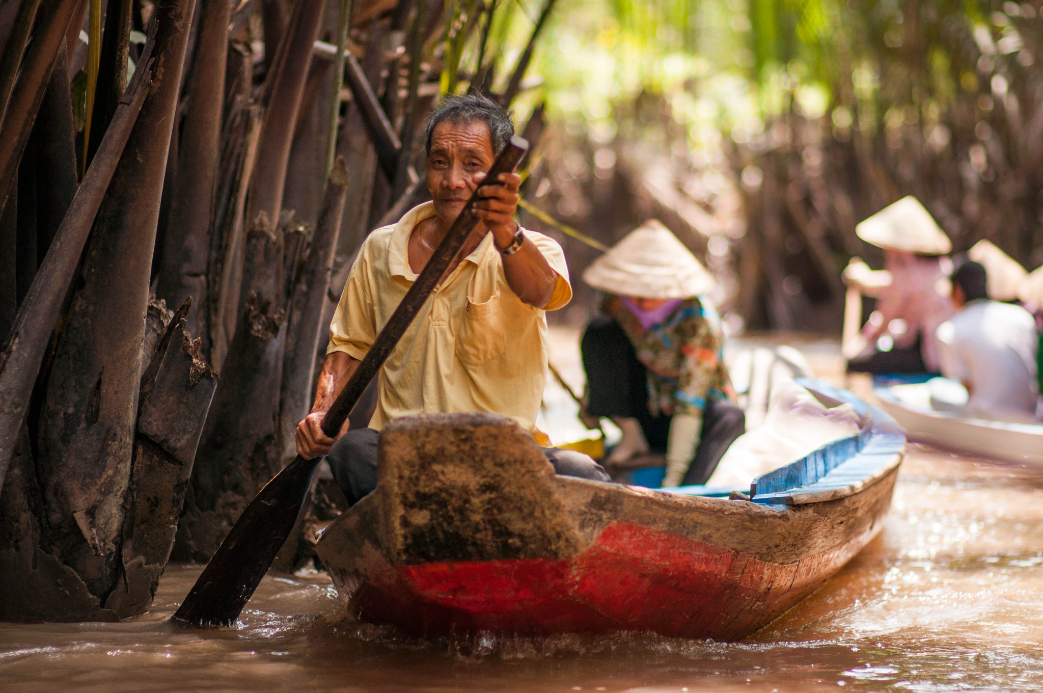 Nikon D90 + Sigma 85mm F1.4 EX DG HSM sample photo. Rower in the mekong delta, vietnam photography
