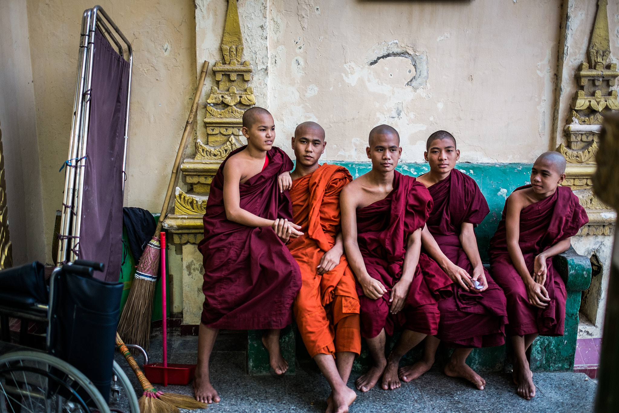 Fujifilm X-E1 + Fujifilm XF 23mm F1.4 R sample photo. Group of novice monks in mandalay, myanmar photography