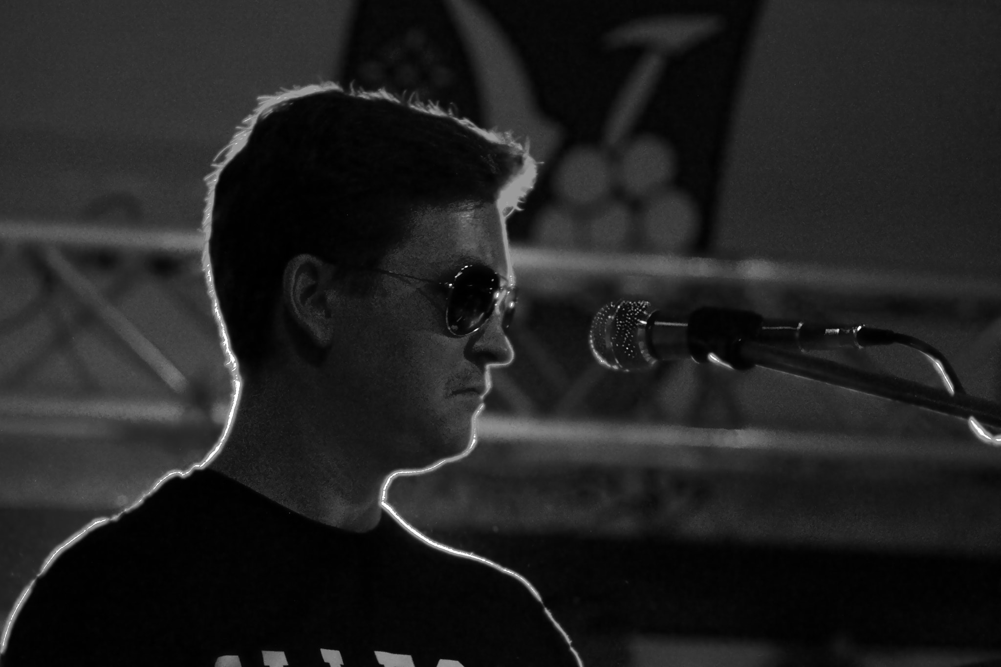 70.00 - 300.00 mm f/4.0 - 5.6 sample photo. Singer photography