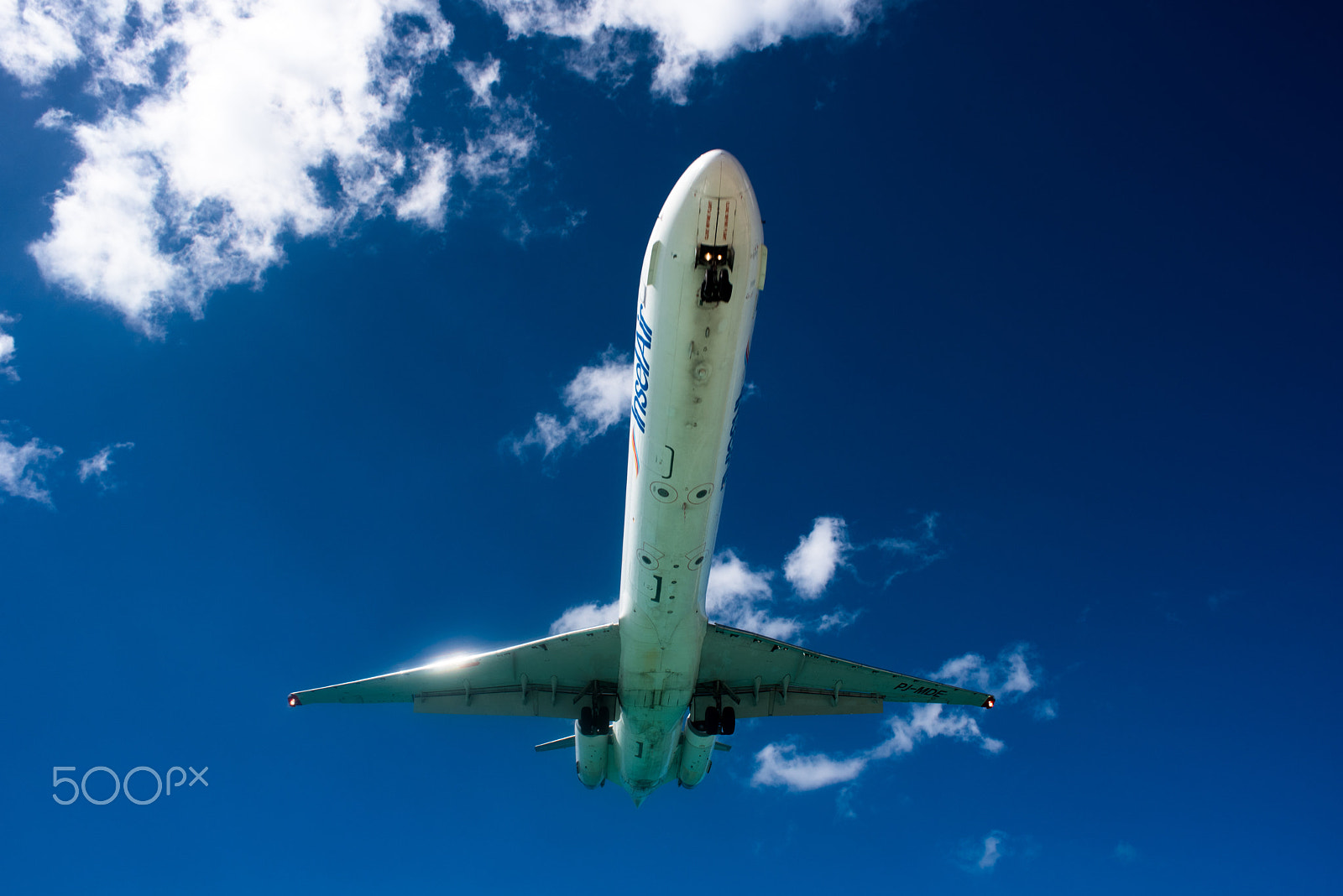 AF Nikkor 24mm f/2.8 sample photo. Landing photography
