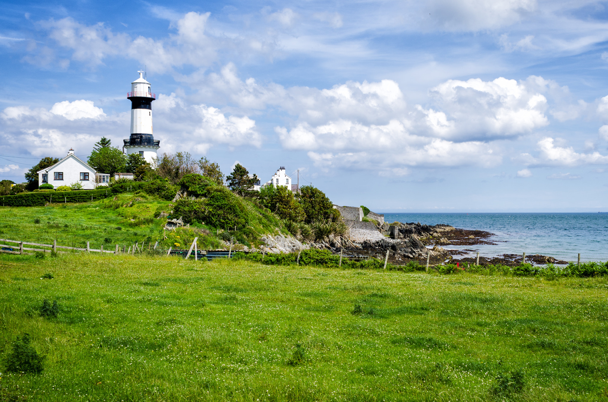 Nikon D7000 + Nikon AF Nikkor 24mm F2.8D sample photo. The shrove lighthouse photography