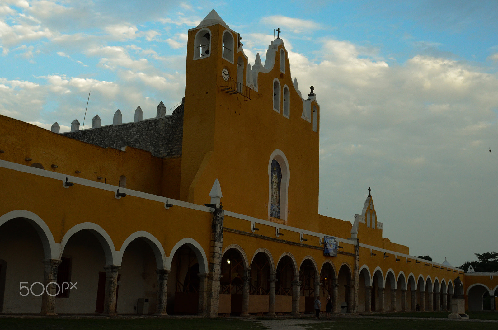 Nikon D7000 + Nikon AF Nikkor 28mm F2.8D sample photo. Izamal photography