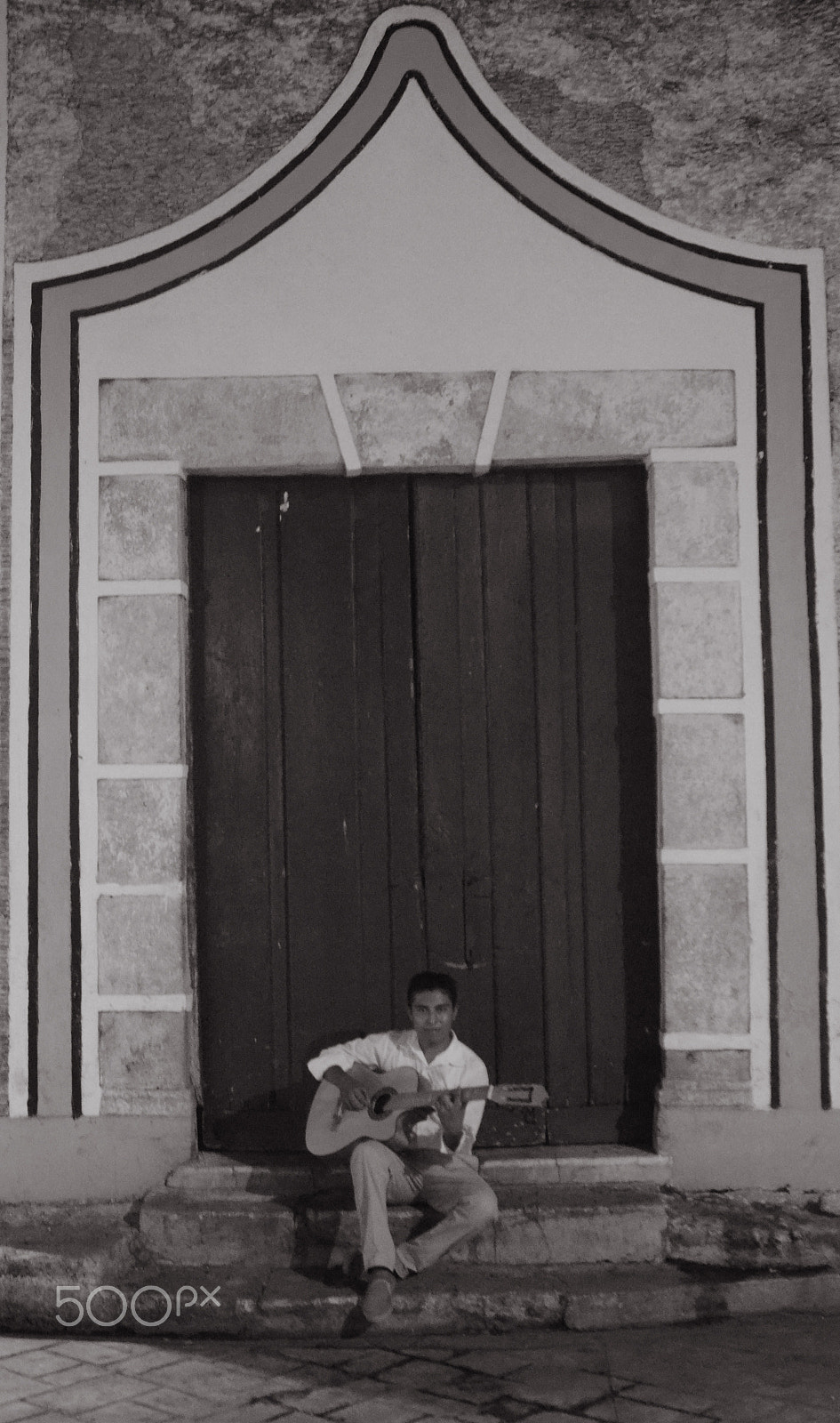 Nikon D7000 + Nikon AF Nikkor 28mm F2.8D sample photo. Mayan guitar player photography
