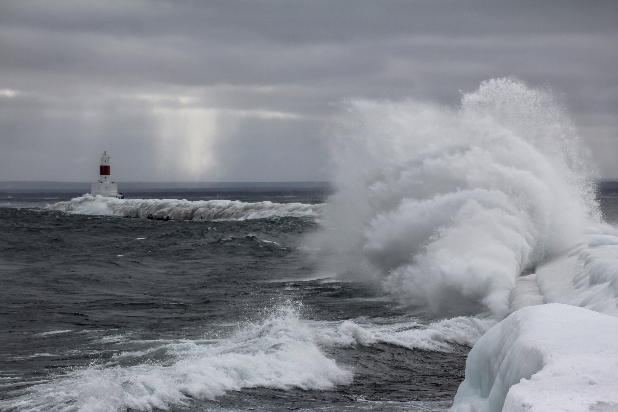 Sigma 50-500mm f/4-6.3 APO HSM EX sample photo. Marquette michigan - the splash photography