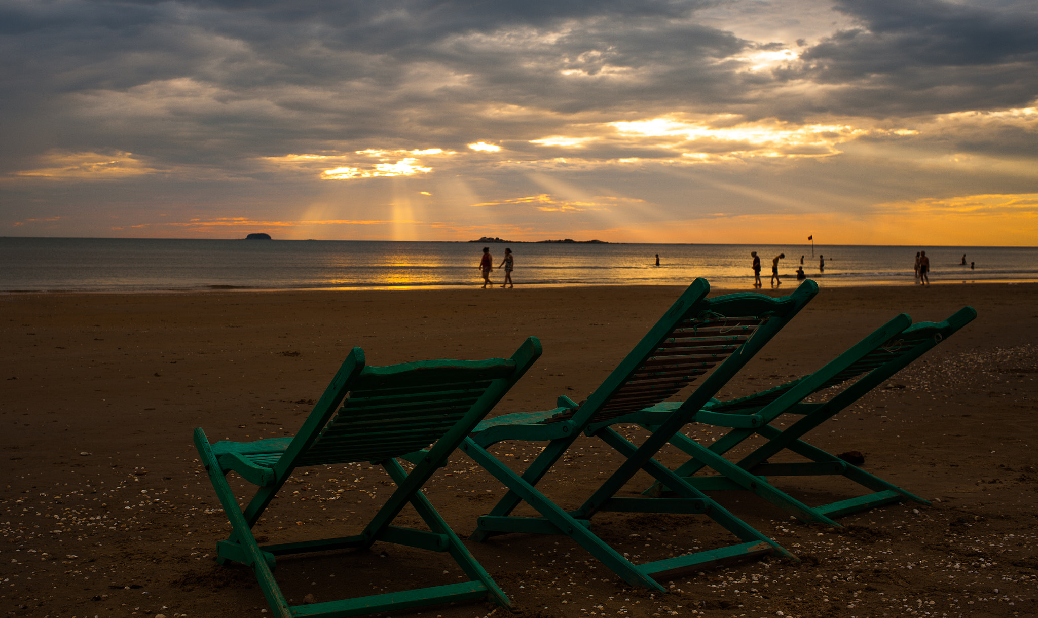 Canon EOS-1Ds Mark III sample photo. Sunrise on the beach photography