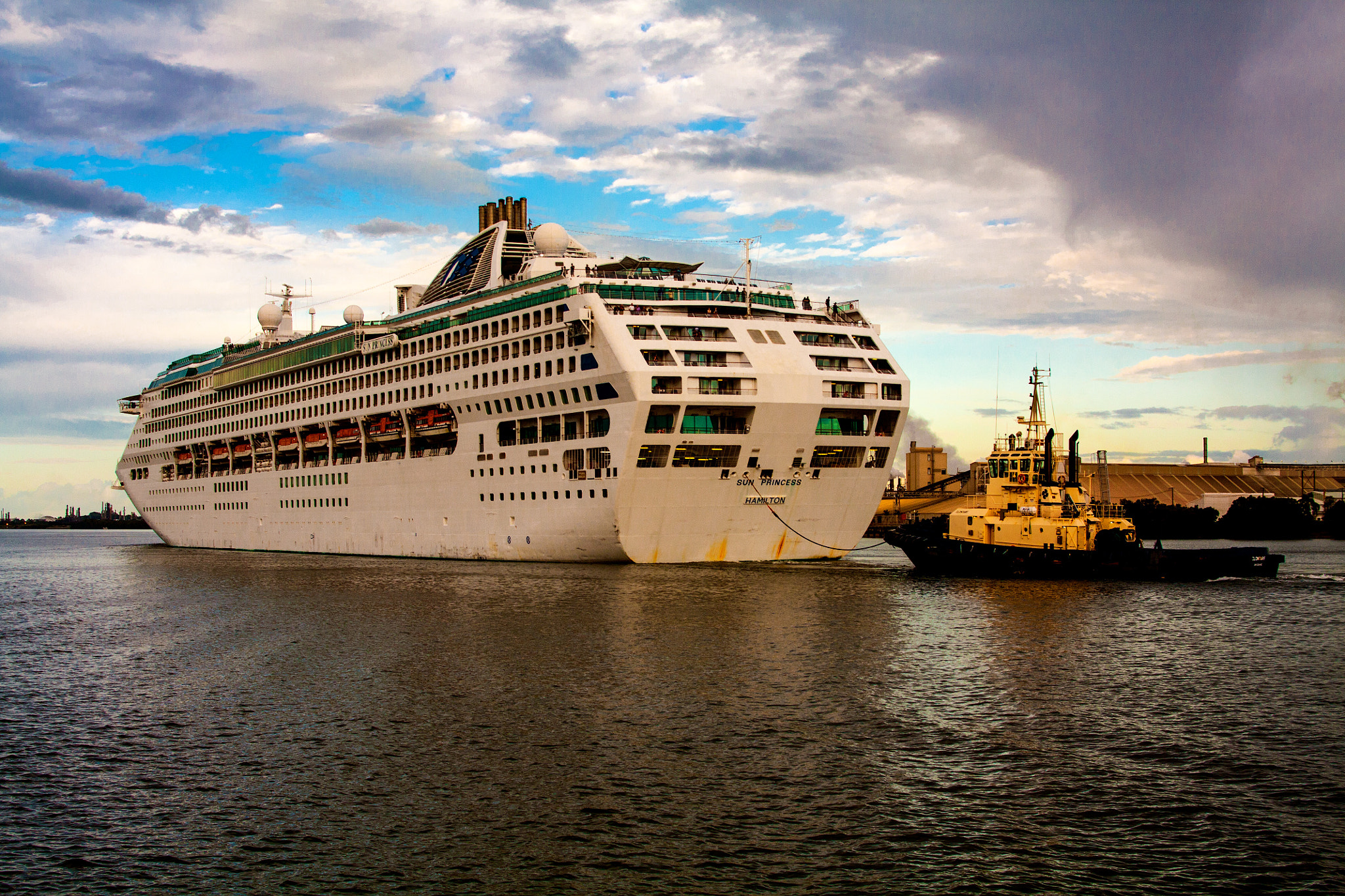 Tamron AF 28-200mm F3.8-5.6 XR Di Aspherical (IF) Macro sample photo. "sun princess" outbound brisbane river photography
