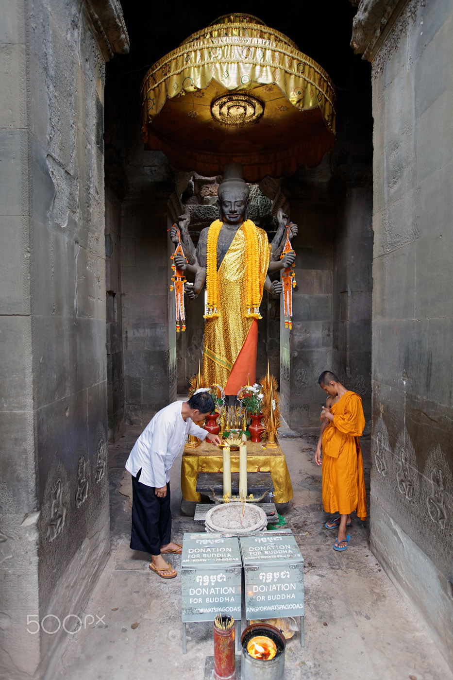 Sony a7R II + Sony Vario-Sonnar T* 16-35mm F2.8 ZA SSM sample photo. Angkor wat temple buddha photography