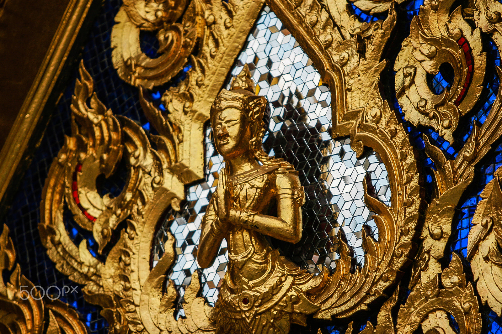 Canon EOS 30D sample photo. Gold statue in thailand photography