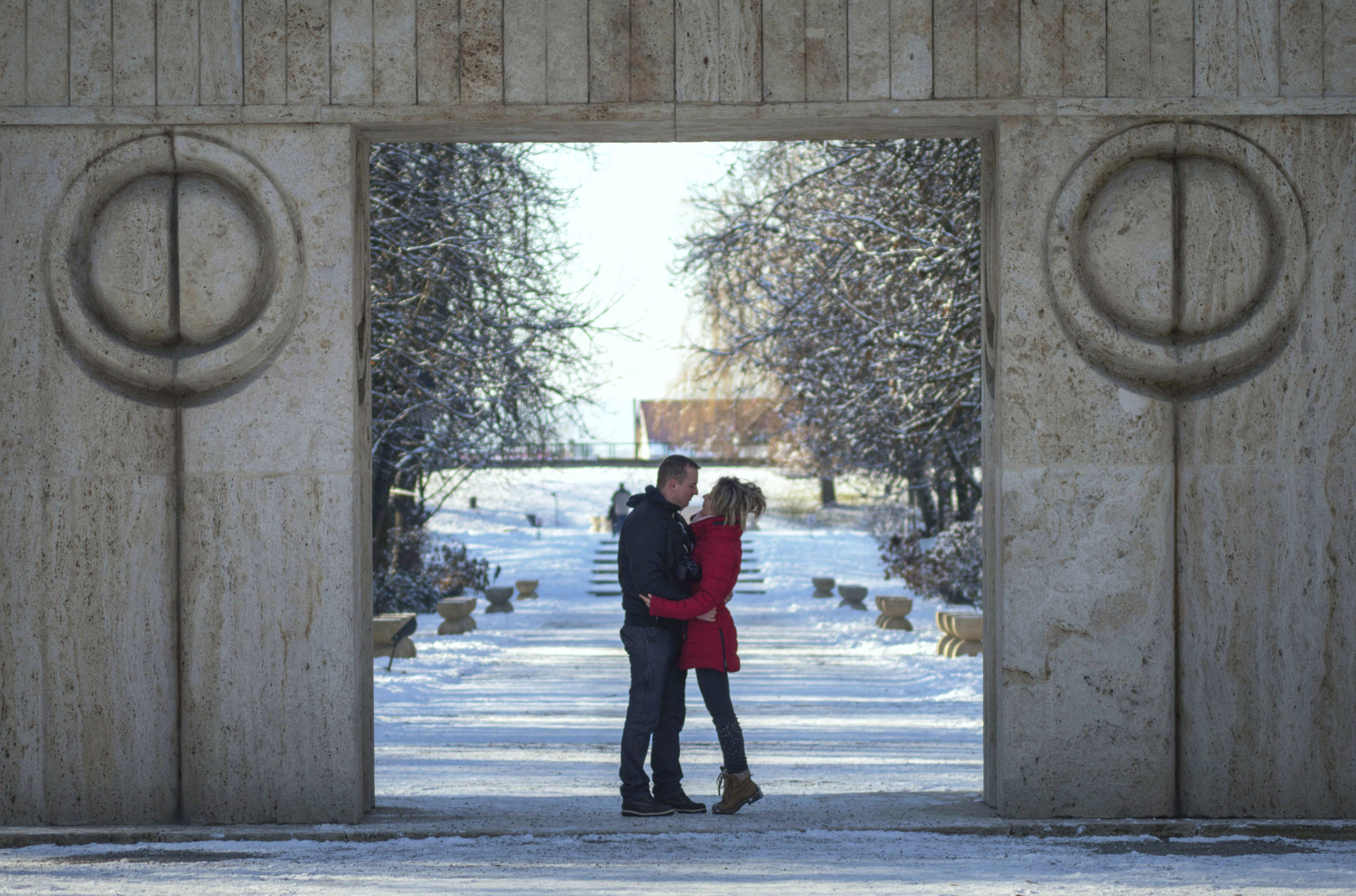 AF Zoom-Nikkor 75-240mm f/4.5-5.6D sample photo. Kissing gate - constantin brancusi photography