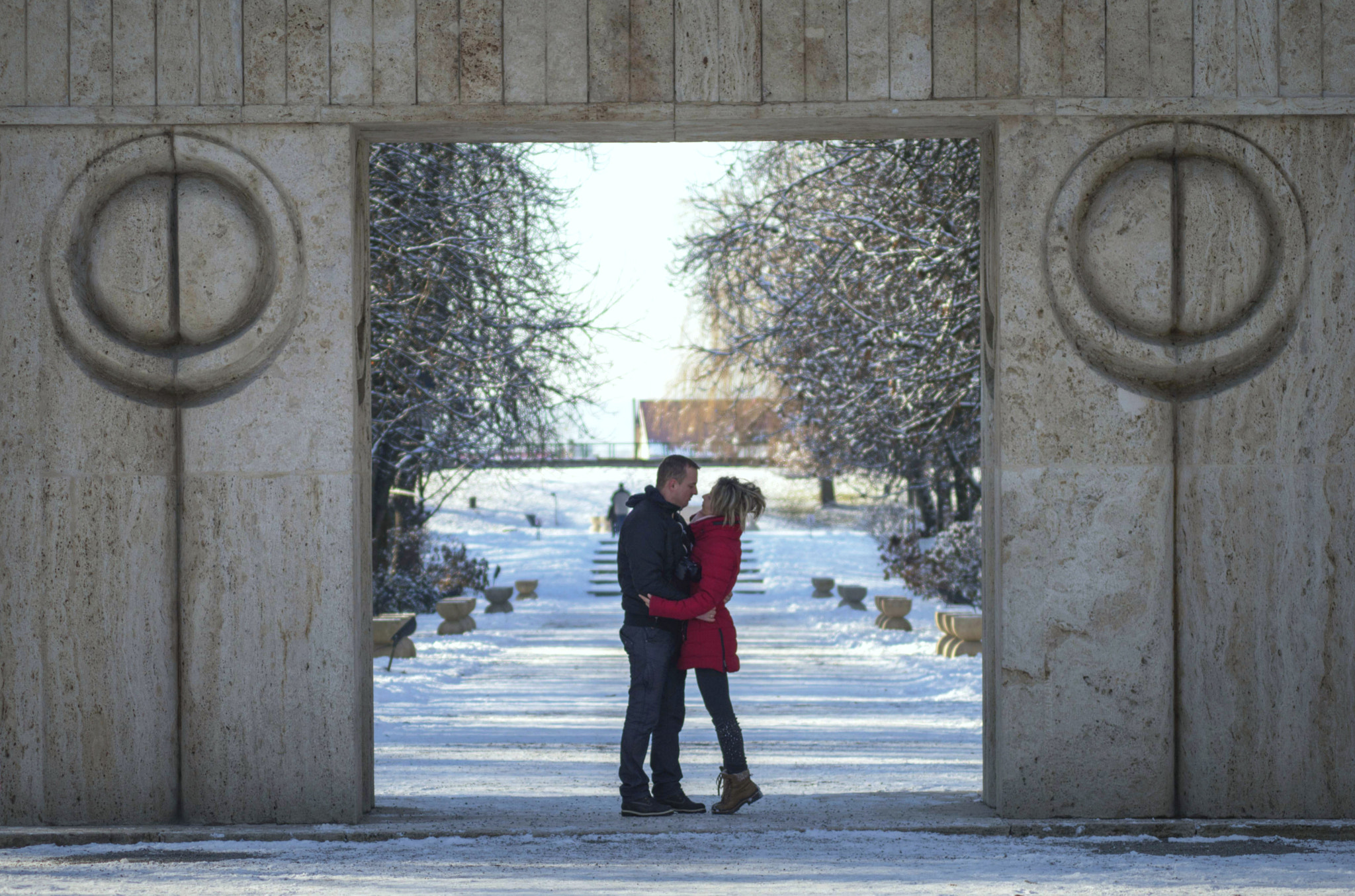 Nikon D3200 + AF Zoom-Nikkor 75-240mm f/4.5-5.6D sample photo. Kissing gate - constantin brancusi photography