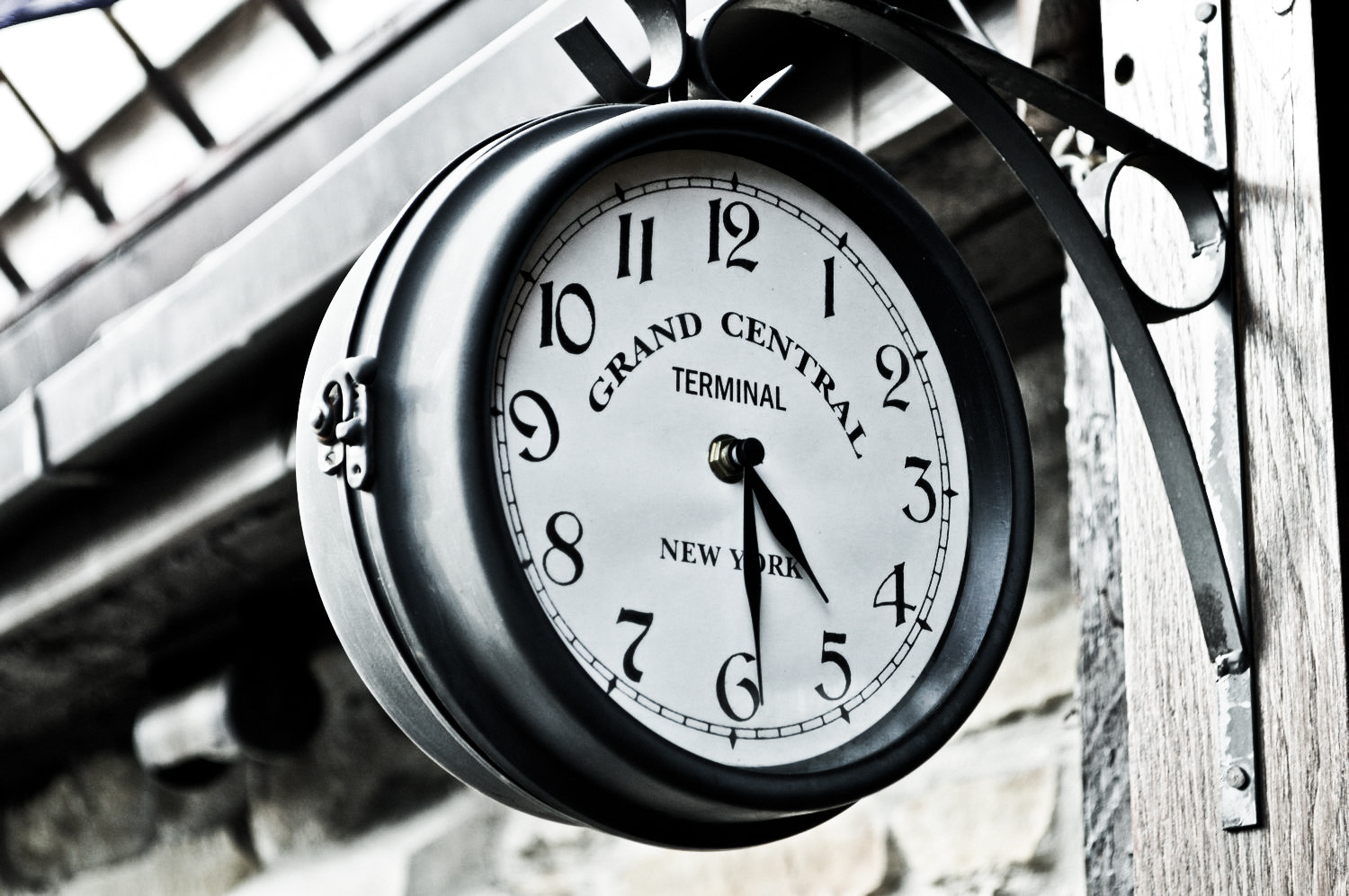 AF-S Zoom-Nikkor 80-200mm f/2.8D IF-ED sample photo. Time is money photography