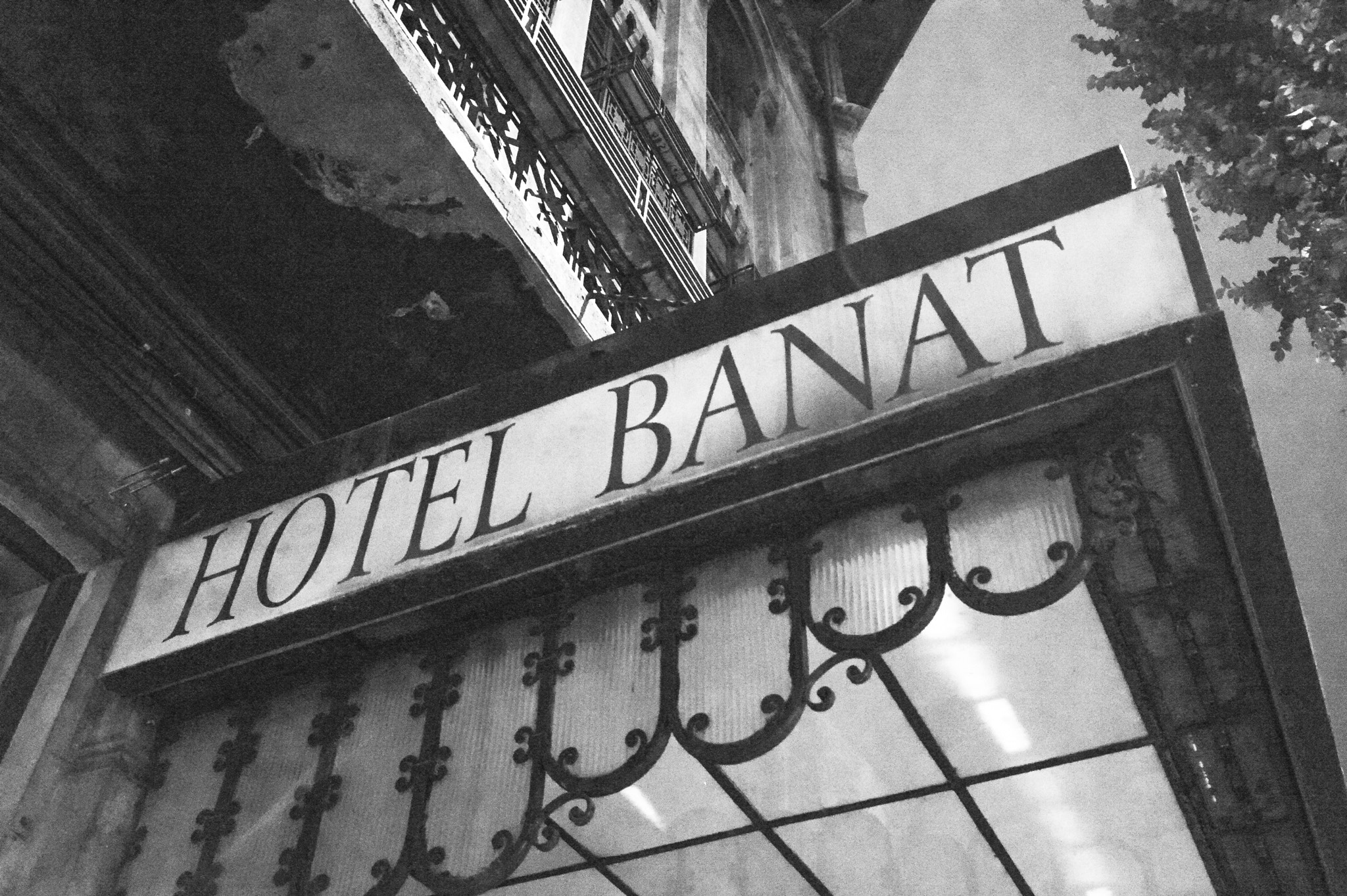 Nikon AF-S Nikkor 18-35mm F3.5-4.5G ED sample photo. Hotel banat photography