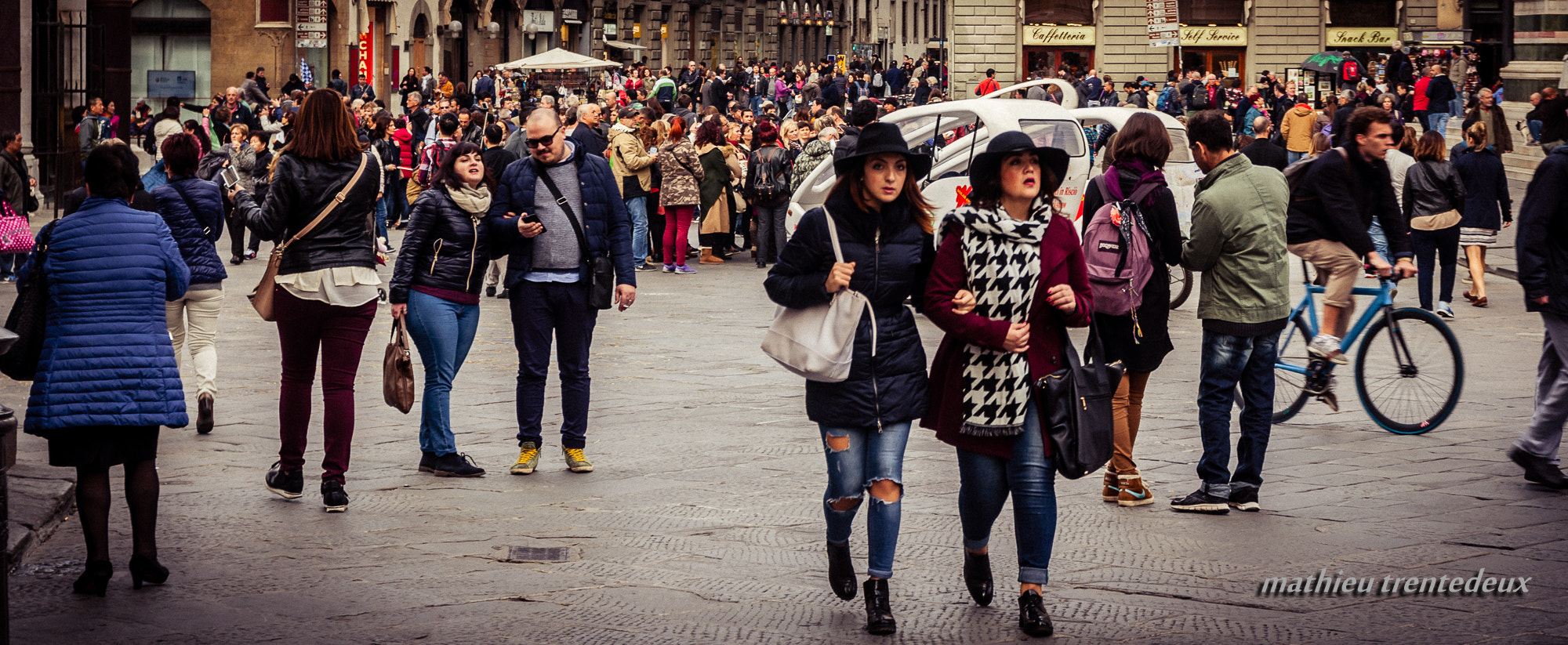 Sigma 17-70mm F2.8-4 DC Macro OS HSM | C sample photo. Florence - foule photography