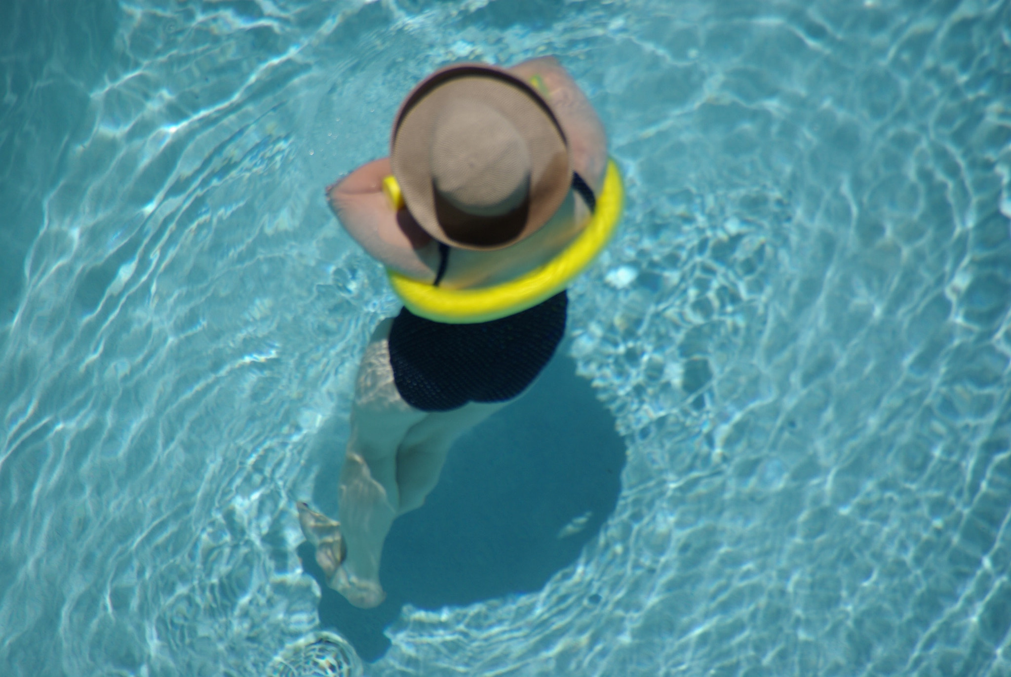 Pentax K10D sample photo. The hat in the pool. photography