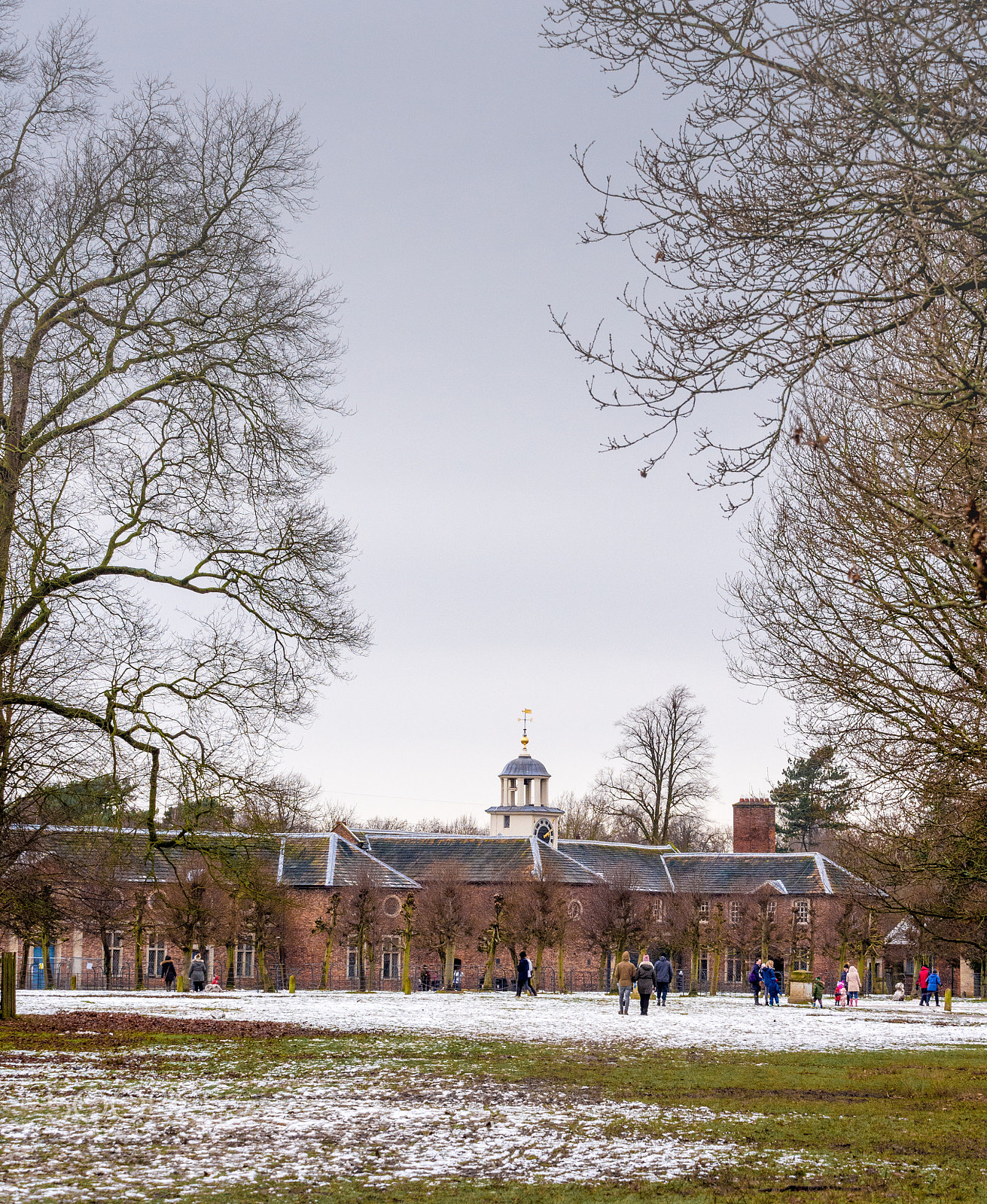 Olympus OM-D E-M5 + Olympus M.Zuiko Digital ED 40-150mm F2.8 Pro sample photo. Visitors enjoying yesterdays first snows of the winter at dunham massey, cheshire, uk photography