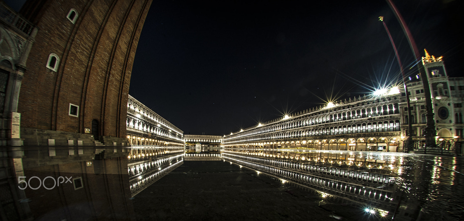 Nikon AF DX Fisheye-Nikkor 10.5mm F2.8G ED sample photo. Mirror photography