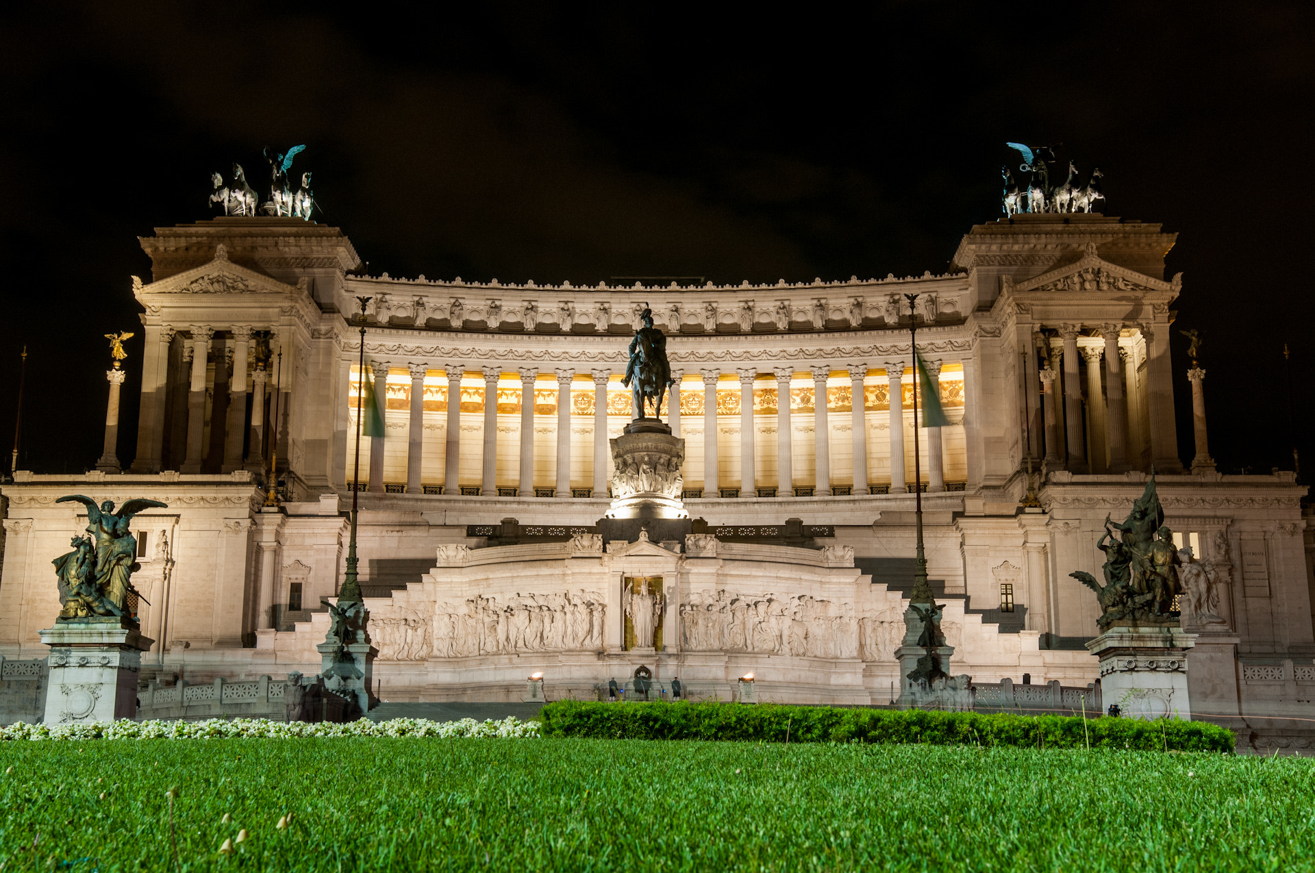 Nikon D300 + Sigma 18-35mm F1.8 DC HSM Art sample photo. Altare della patria, rome, italy photography