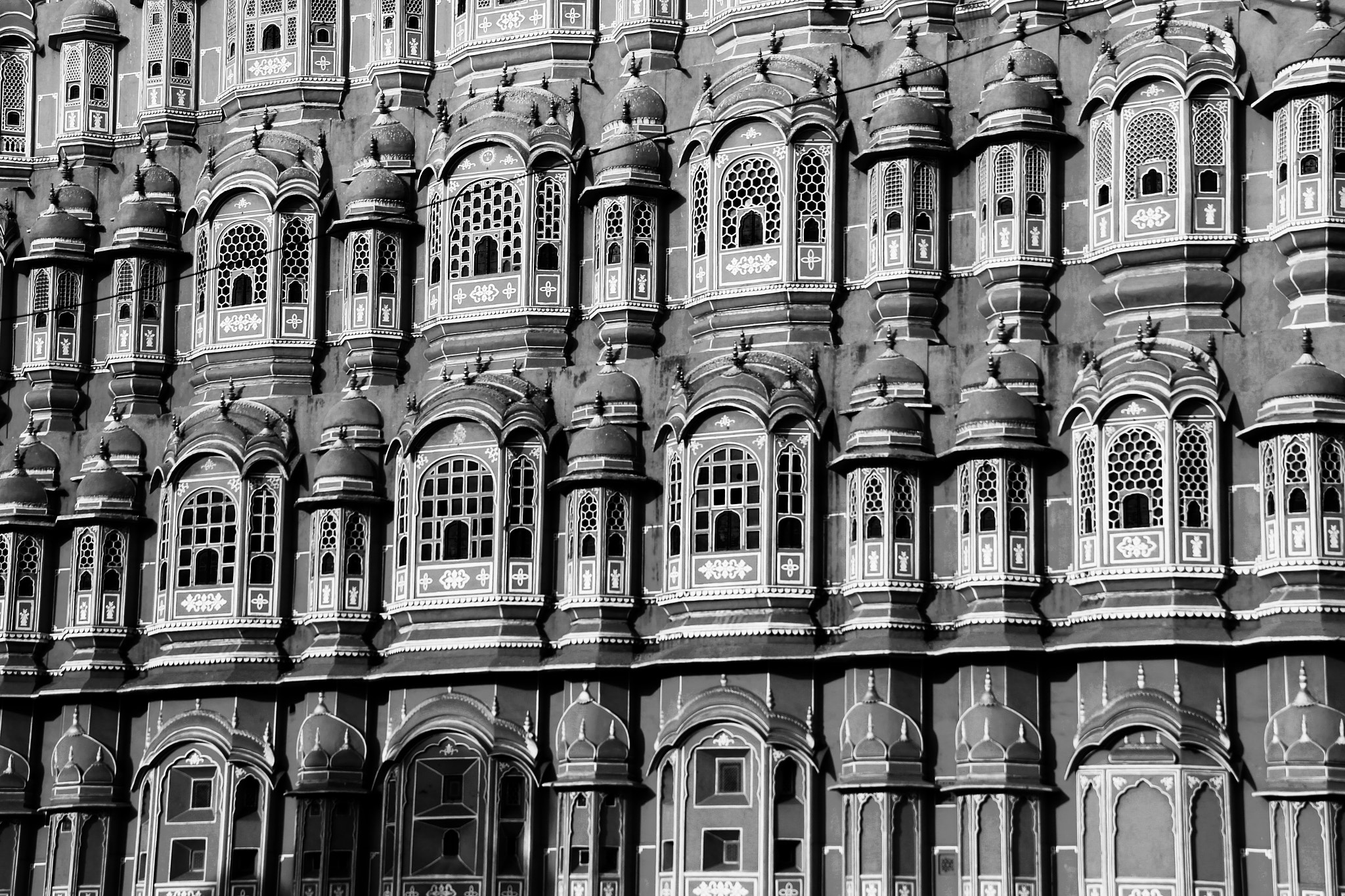 Canon EOS 550D (EOS Rebel T2i / EOS Kiss X4) + Sigma 18-125mm F3.8-5.6 DC OS HSM sample photo. Palace of the winds, jaipur, rajasthan photography