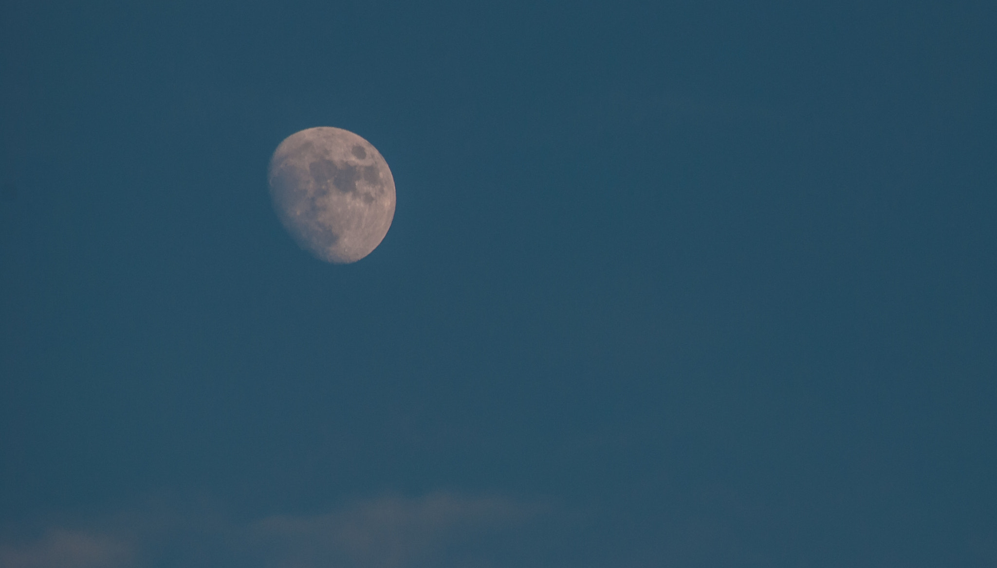 Sigma 70-300mm F4-5.6 APO DG Macro sample photo. Moon/mond photography