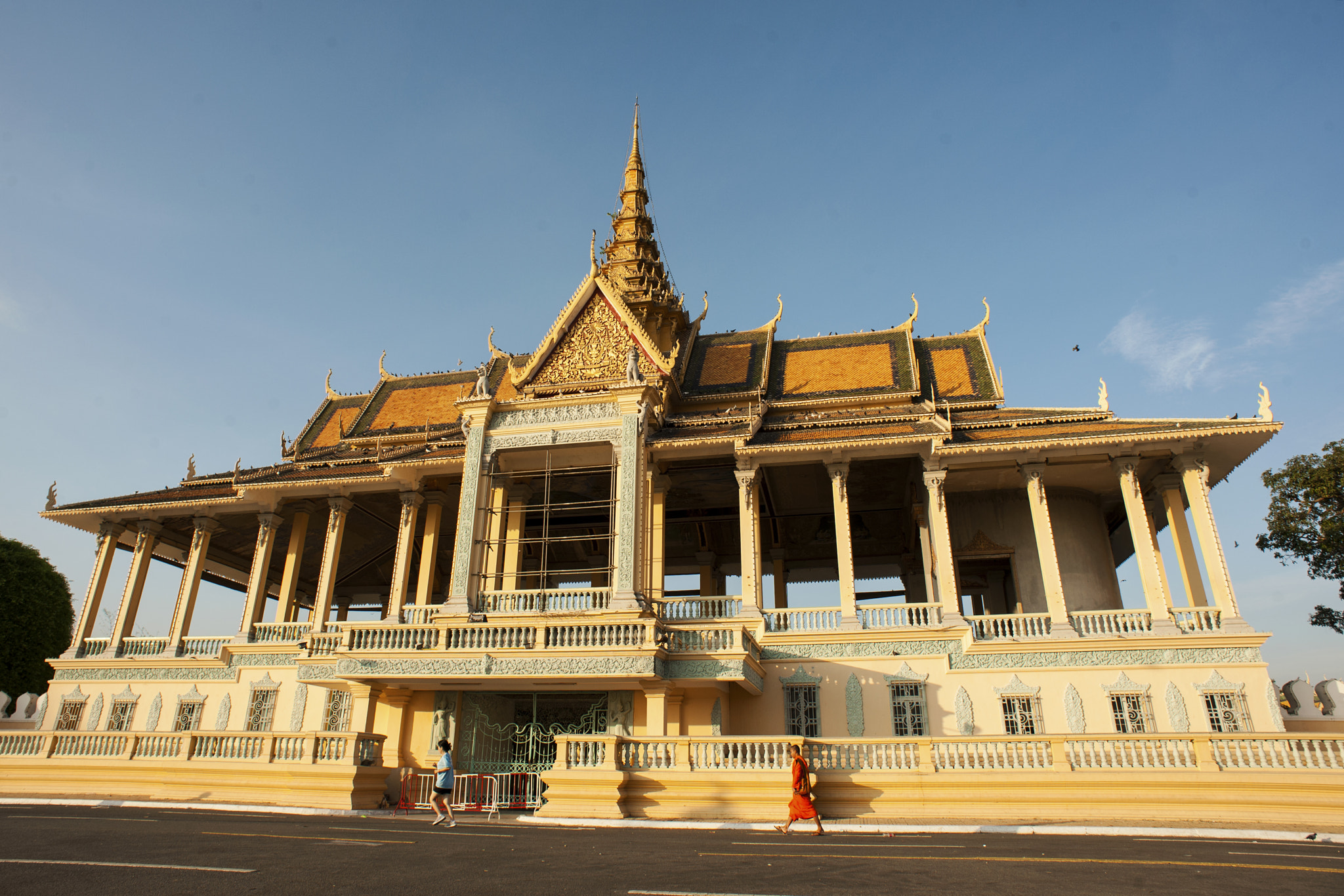 Nikon D3 + Nikon AF Nikkor 20mm F2.8D sample photo. Royal palace - cambodia photography