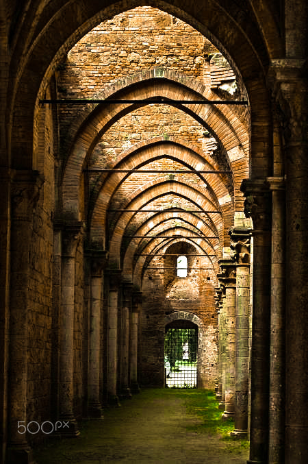 Sigma 50-150mm F2.8 EX APO DC HSM sample photo. Cloister photography