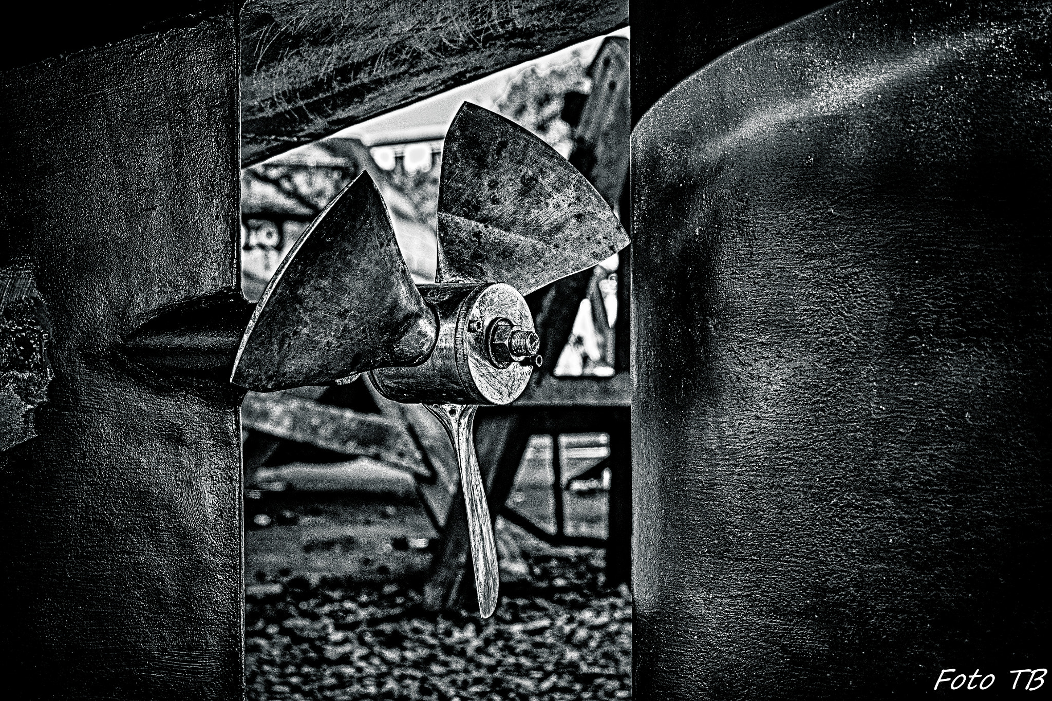 AF Zoom-Nikkor 28-70mm f/3.5-4.5D sample photo. Propeller photography