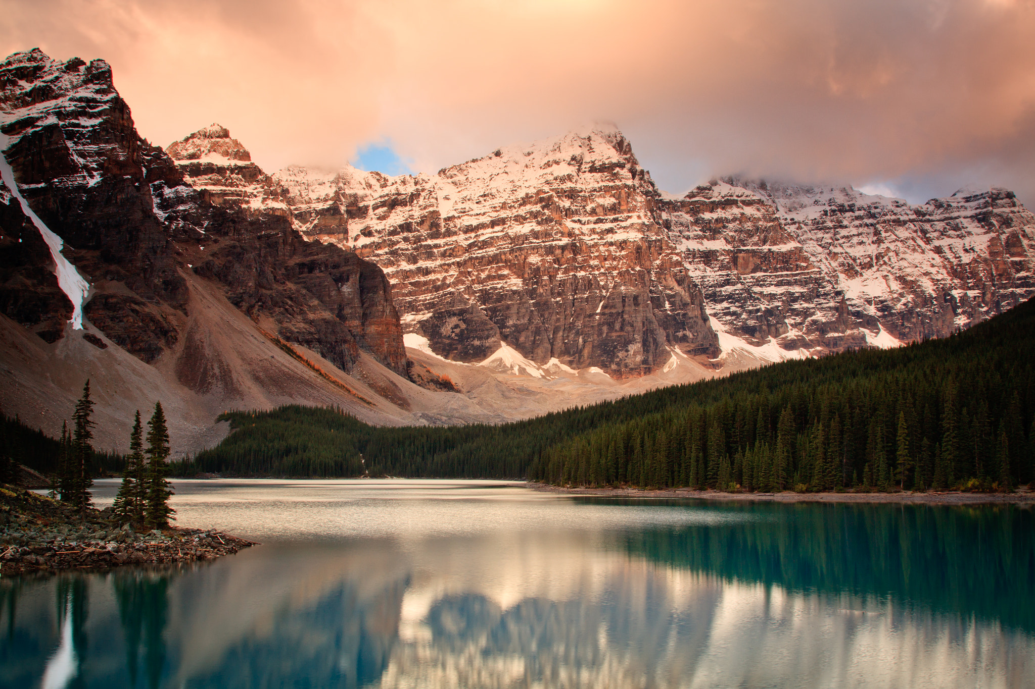 Canon EOS 450D (EOS Rebel XSi / EOS Kiss X2) sample photo. Sunrise at moraine lake photography