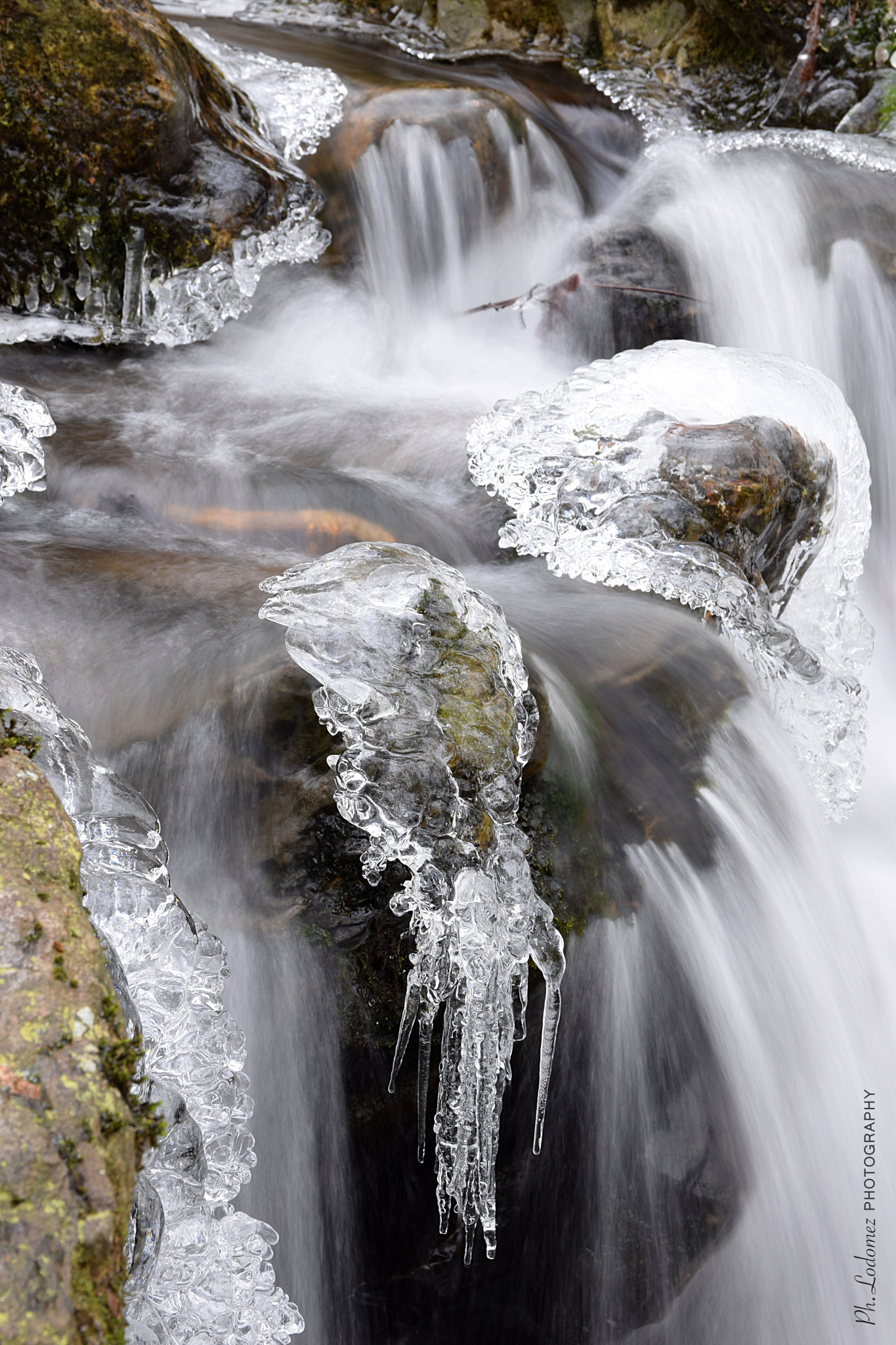 Nikon D5300 + Sigma 17-70mm F2.8-4 DC Macro OS HSM | C sample photo. Frozen ardenne river (belgium) photography