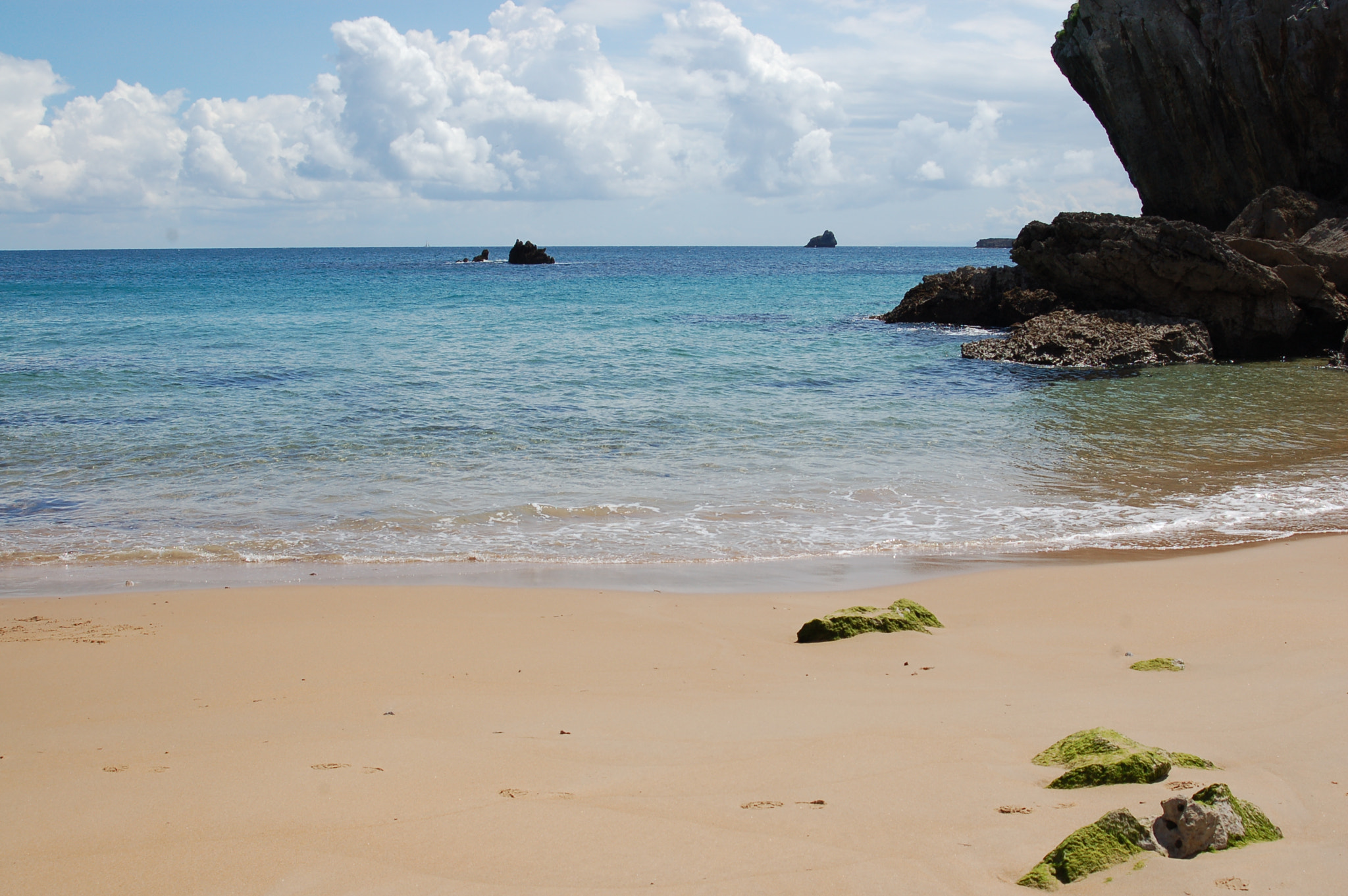 AF Zoom-Nikkor 28-80mm f/3.3-5.6G sample photo. Beach photography