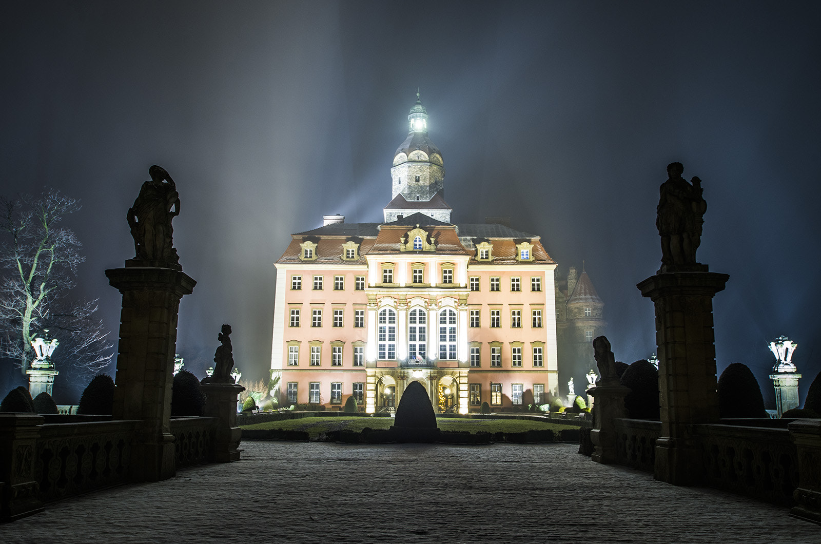 Pentax K-30 + Tamron SP AF 10-24mm F3.5-4.5 Di II LD Aspherical (IF) sample photo. Ksiaz castle by night photography