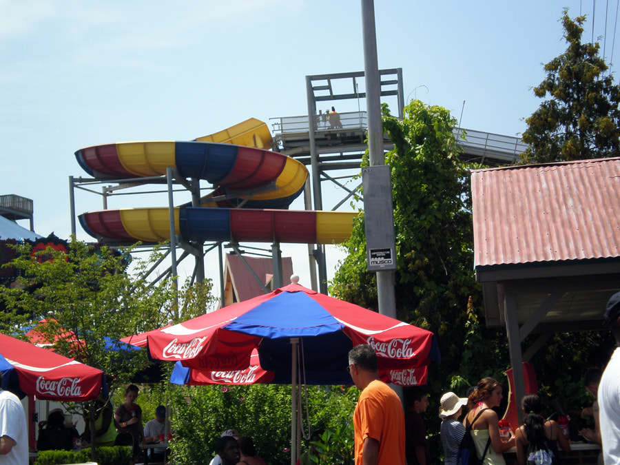 Olympus FE230/X790 sample photo. Six flags photography