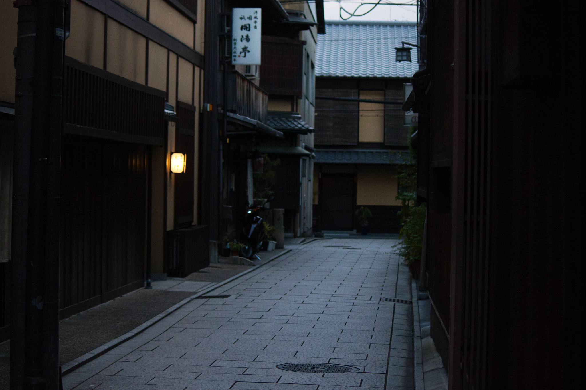 Canon EOS 500D (EOS Rebel T1i / EOS Kiss X3) sample photo. Gion street i photography