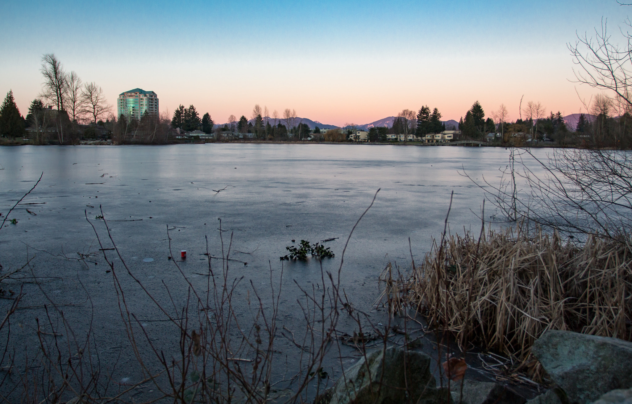 Canon EOS 700D (EOS Rebel T5i / EOS Kiss X7i) + Canon EF 17-40mm F4L USM sample photo. Mill lake evening photography
