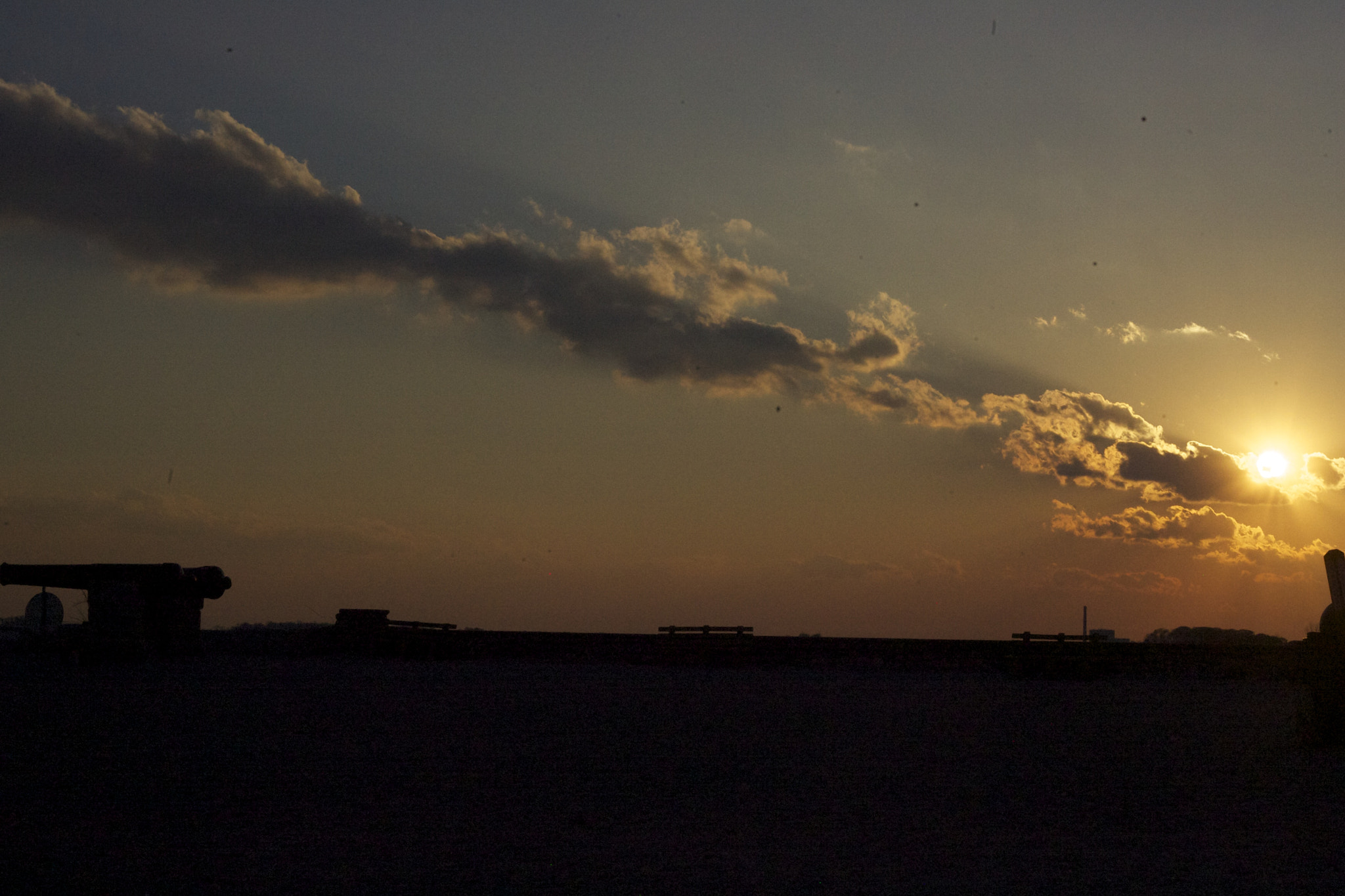 Canon EOS-1D Mark II + Canon EF 50mm F1.8 II sample photo. Compo beach photography