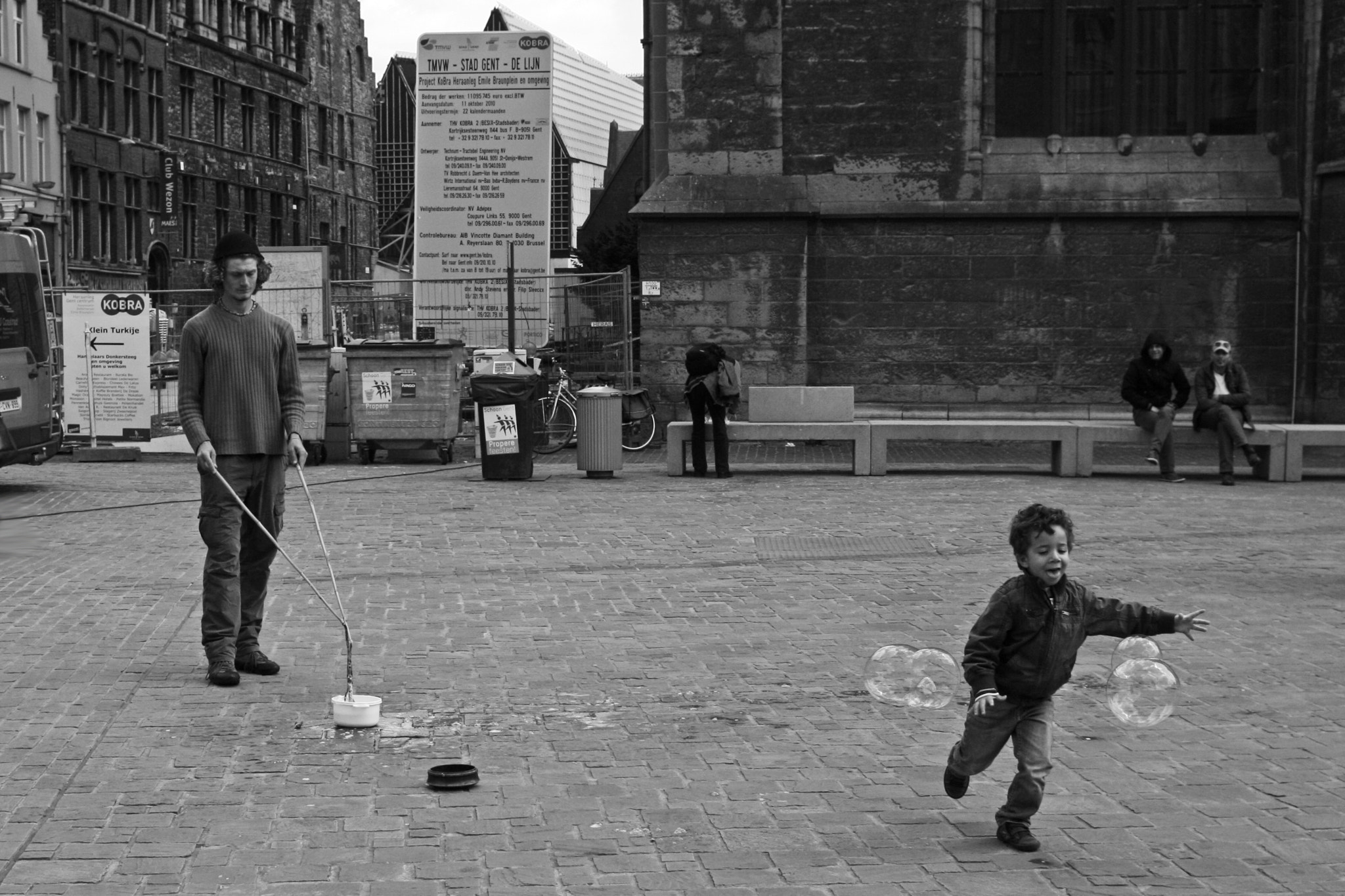 Canon EOS 400D (EOS Digital Rebel XTi / EOS Kiss Digital X) + Canon EF 28mm F2.8 sample photo. Gent - street photography
