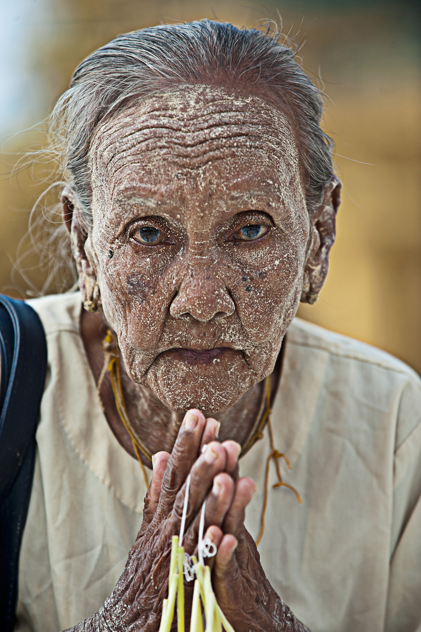 AF-S Zoom-Nikkor 80-200mm f/2.8D IF-ED sample photo. Burmese lady photography