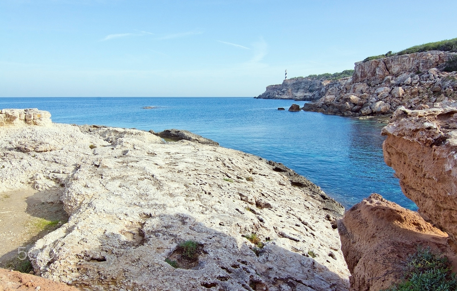 Nikon D7100 + AF Nikkor 35mm f/2 sample photo. Red limestone cliff photography