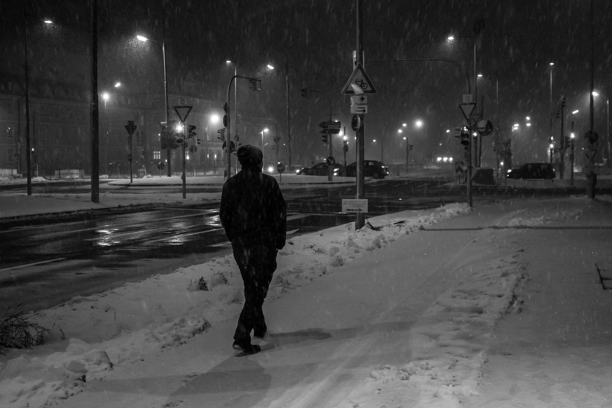 Canon EF 28mm F2.8 IS USM sample photo. Snowy night photography