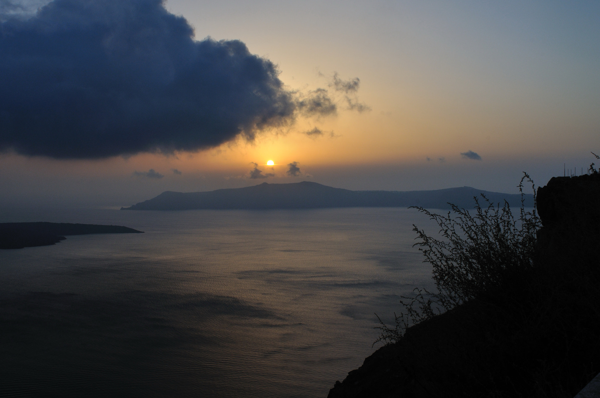 Nikon D300 + AF Nikkor 24mm f/2.8 sample photo. Santorini photography