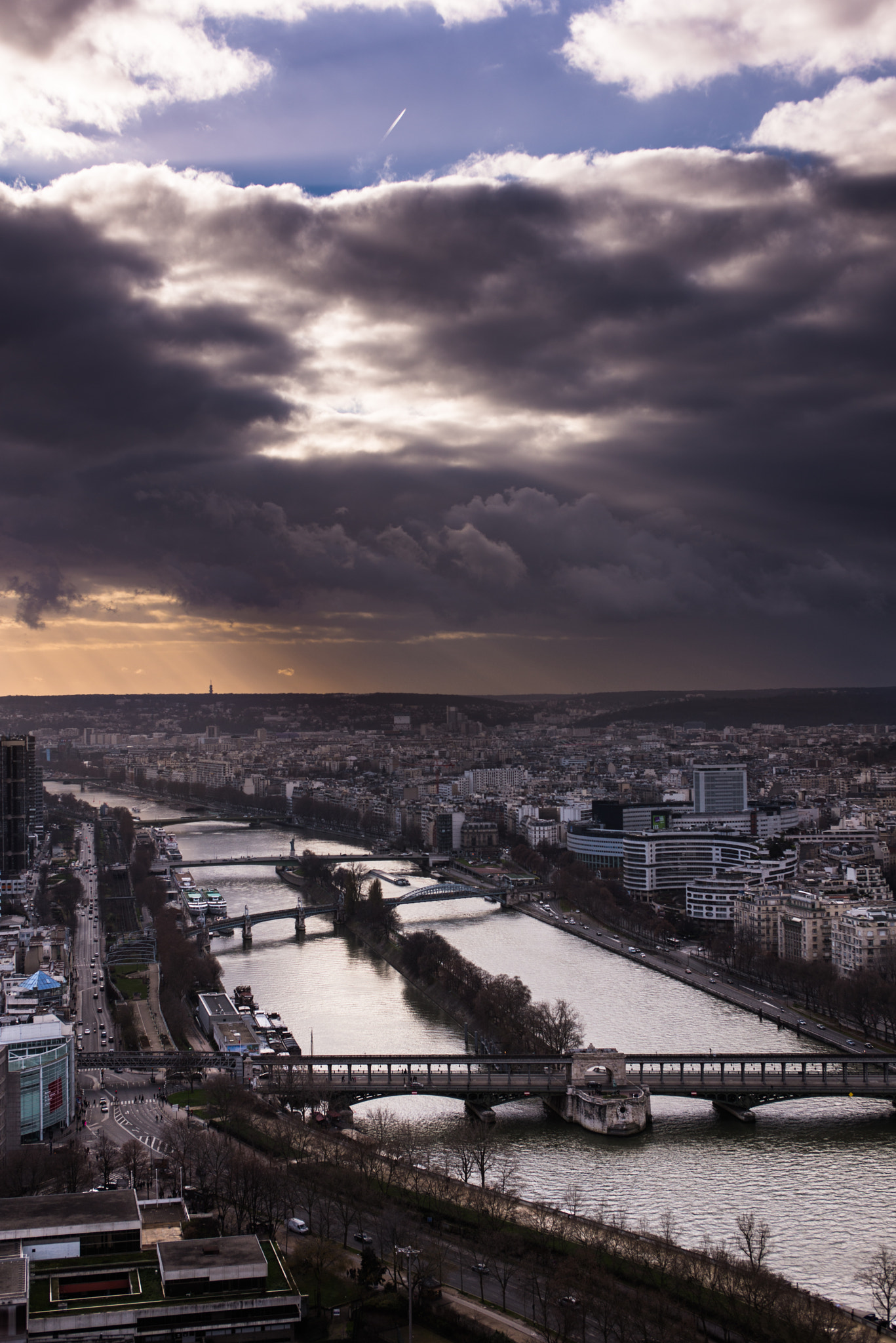Nikon D610 + AF Zoom-Nikkor 35-70mm f/2.8D sample photo. Parisian landscapes - looking east photography