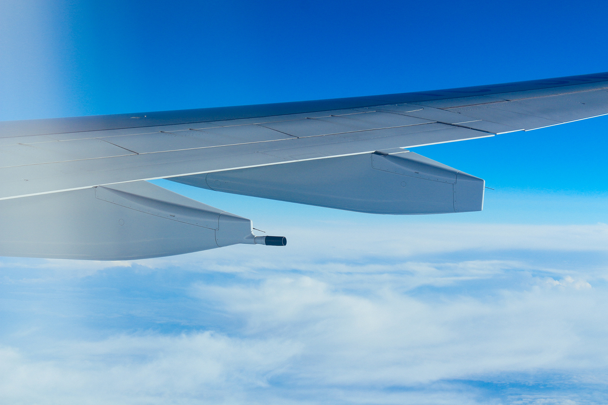 Canon EOS 700D (EOS Rebel T5i / EOS Kiss X7i) sample photo. Airplane wing in a blue sky over the clouds photography