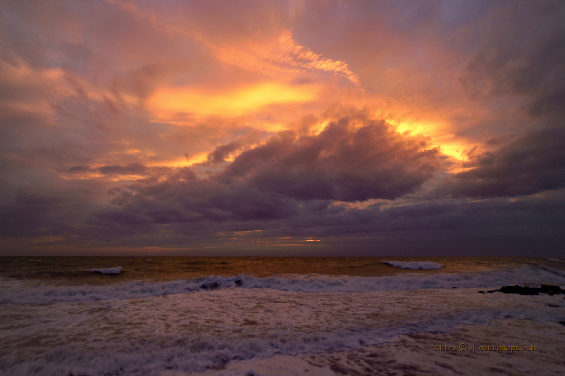 Sony a7 II + Sony E 10-18mm F4 OSS sample photo. After sunset photography