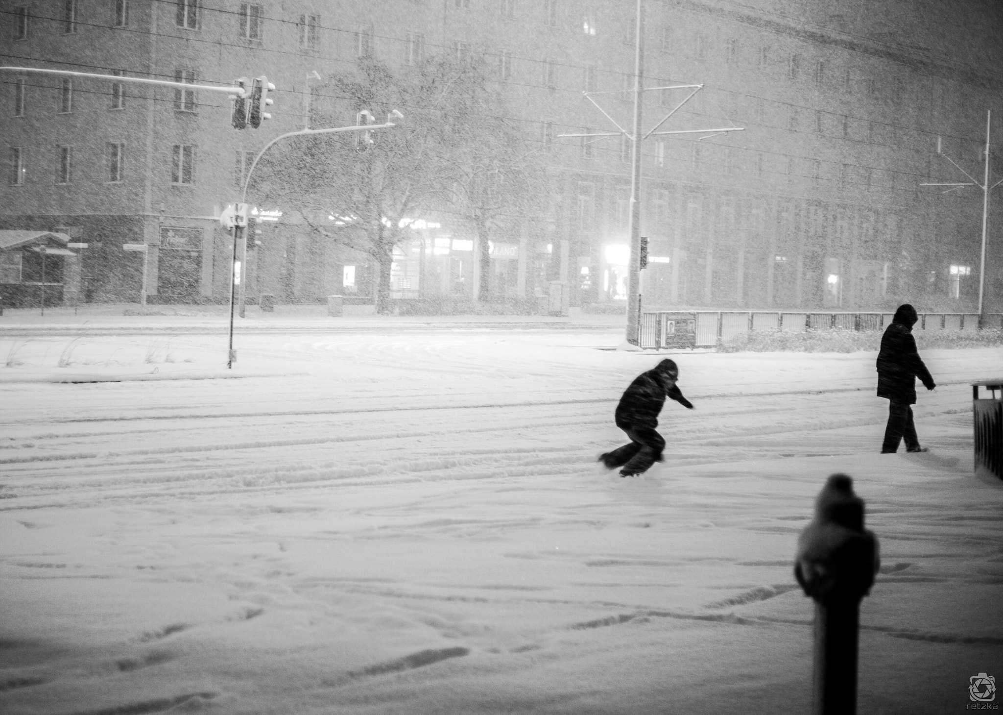 Canon EOS-1Ds Mark II + Canon EF 50mm F1.8 II sample photo. Snow is fallin' photography