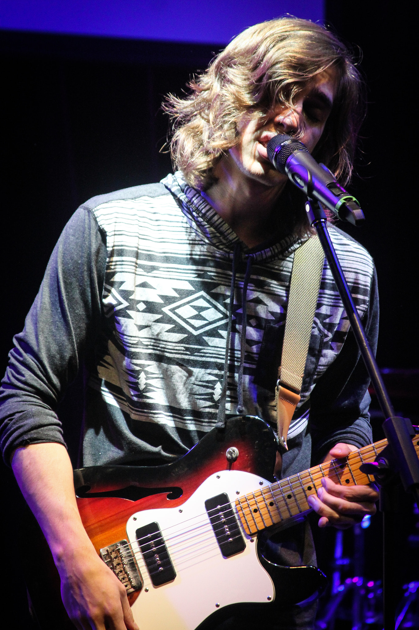 Canon EF 28-135mm F3.5-5.6 IS USM sample photo. Guitarist photography